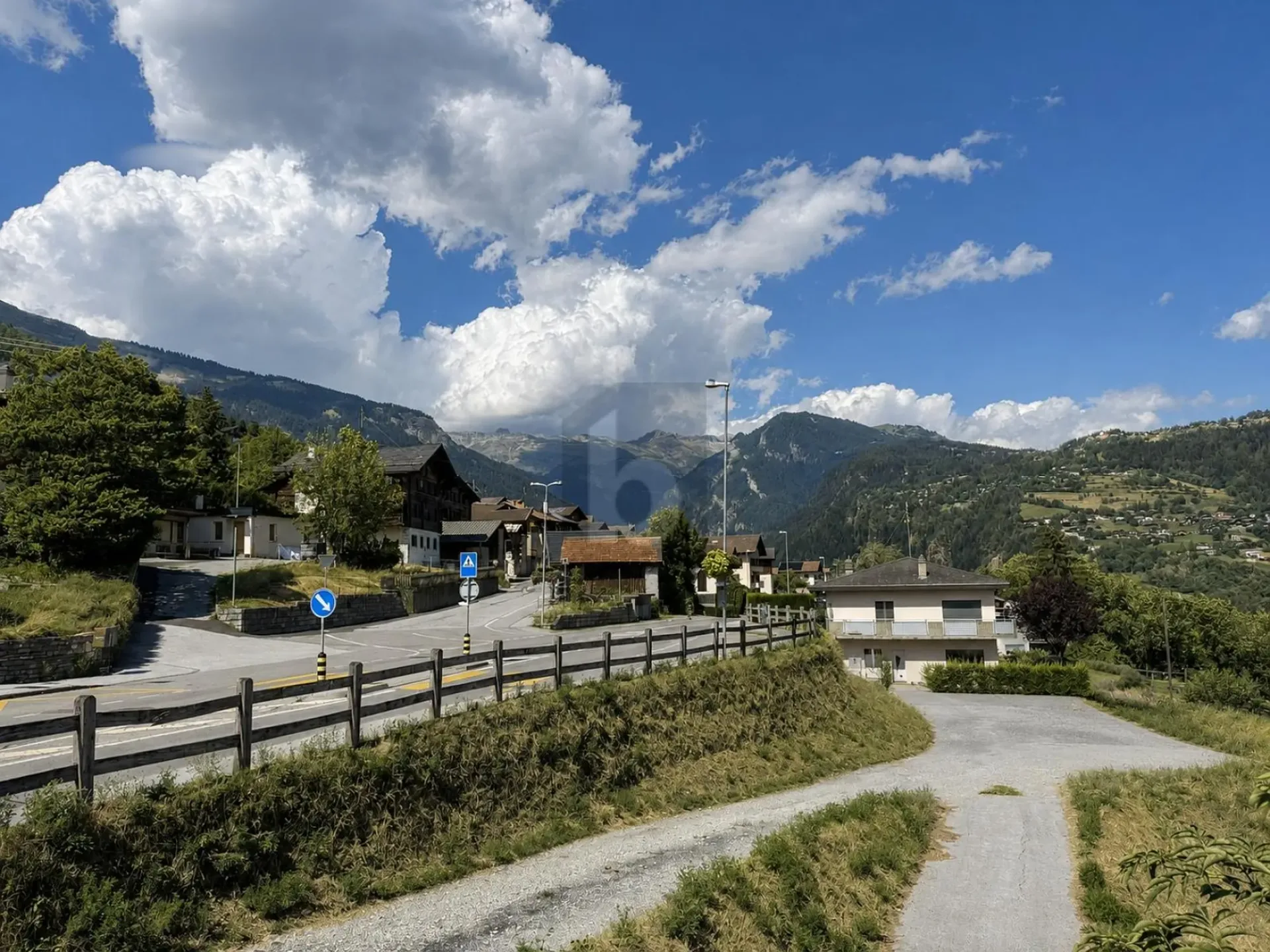 Dachgeschoss mit Balkon und ausbaufähigem Dachboden