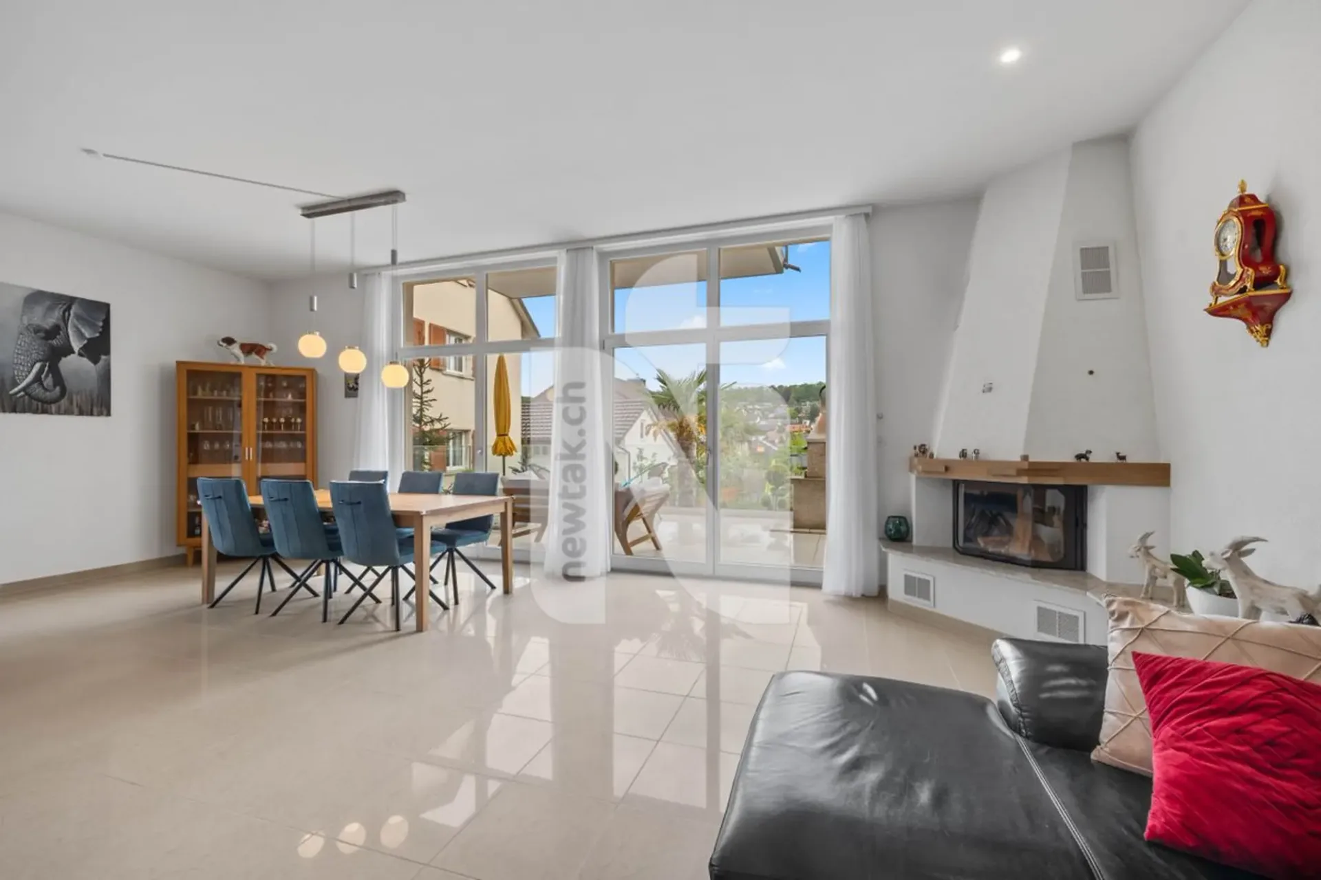 Spacious, modern single-family house with well-maintained garden in quiet location
