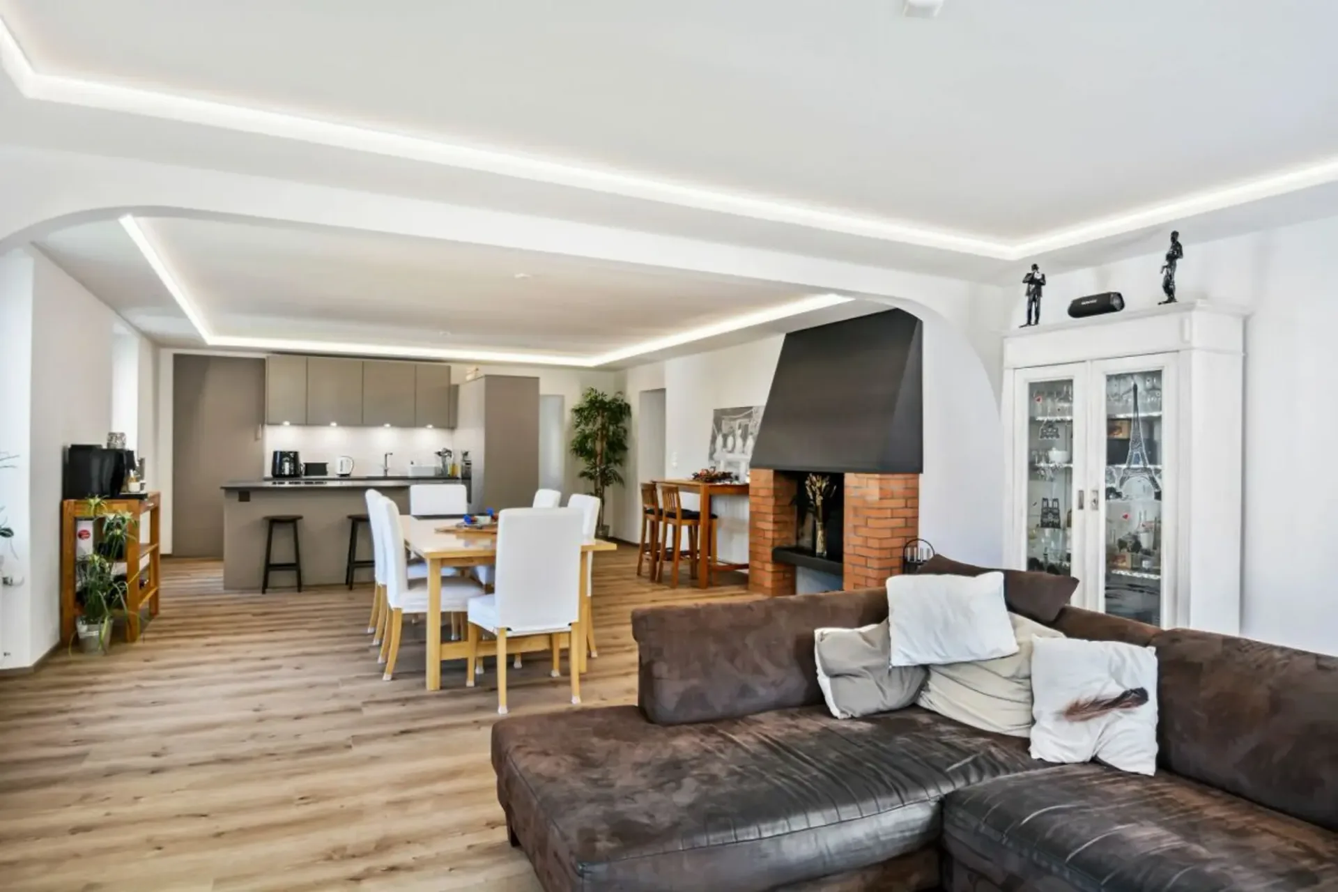 Sonvilier, renoviertes 5.5-Zimmer-Haus mit vermieteter Fläche
