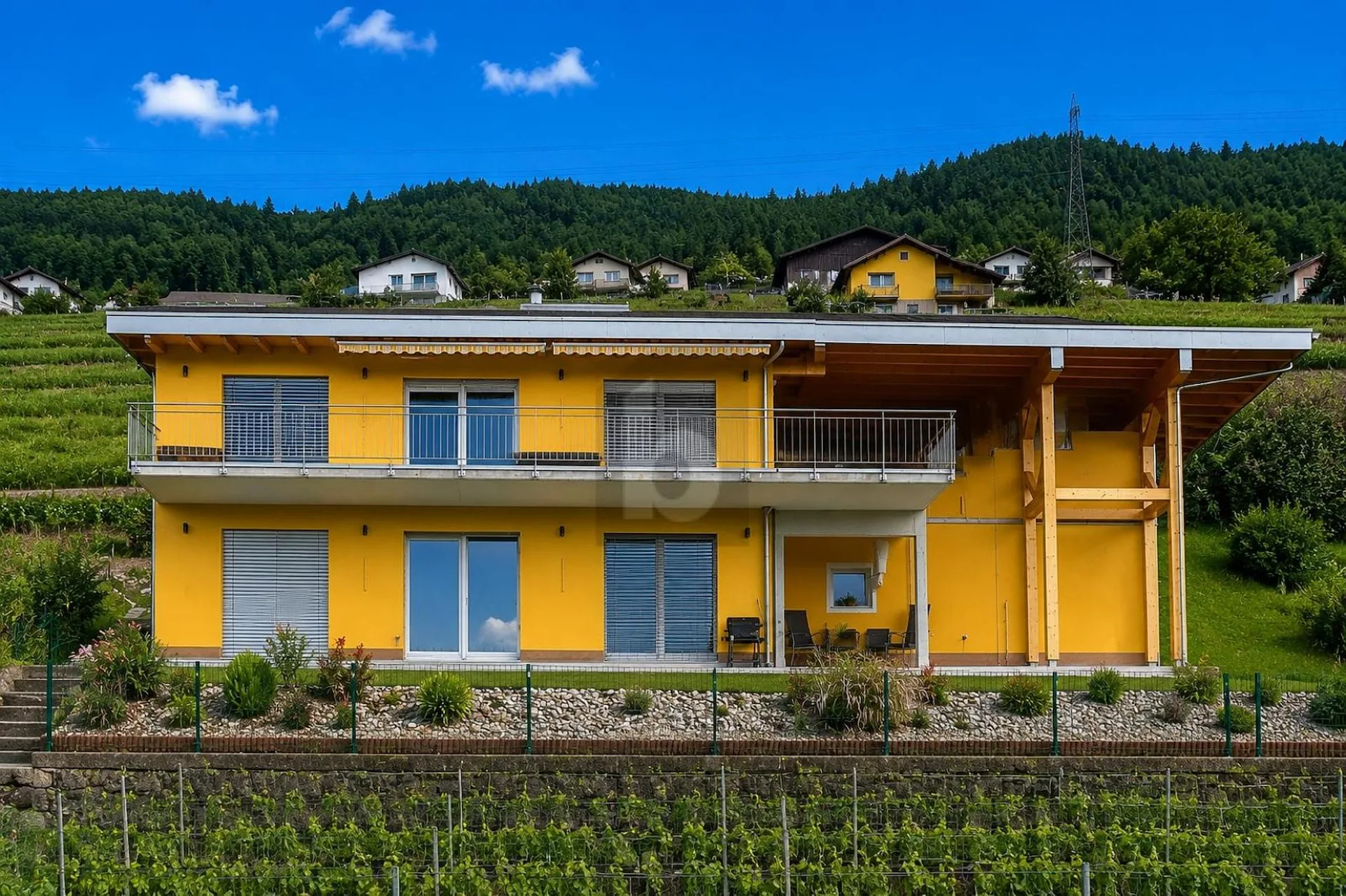 AUSNAHMSHAFT MODERNE AUSSTATTUNG MIT STUDIO