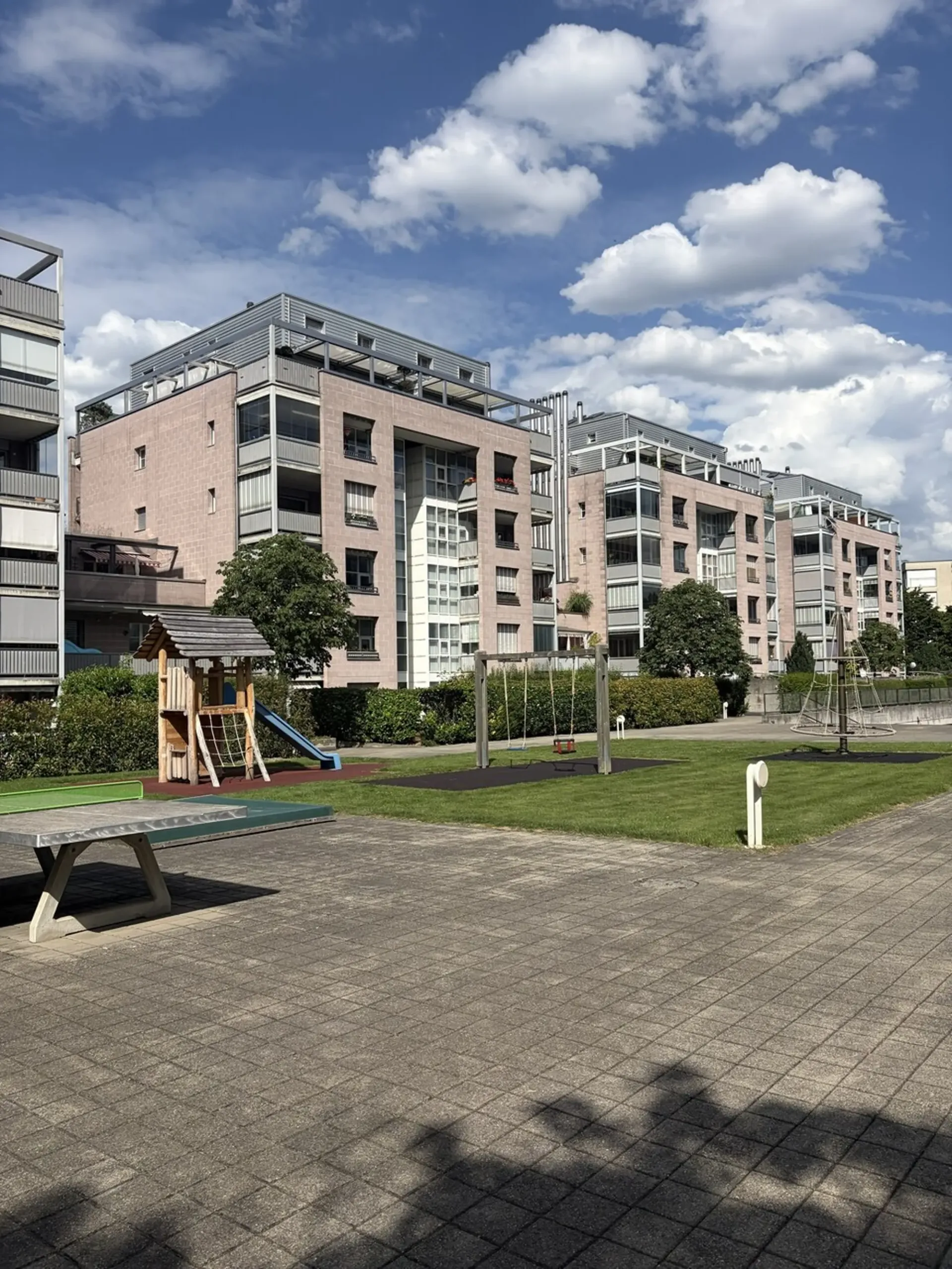 Attraktive 4½-Zimmer-Wohnung mit zwei Balkonen, Einstellhallenplatz