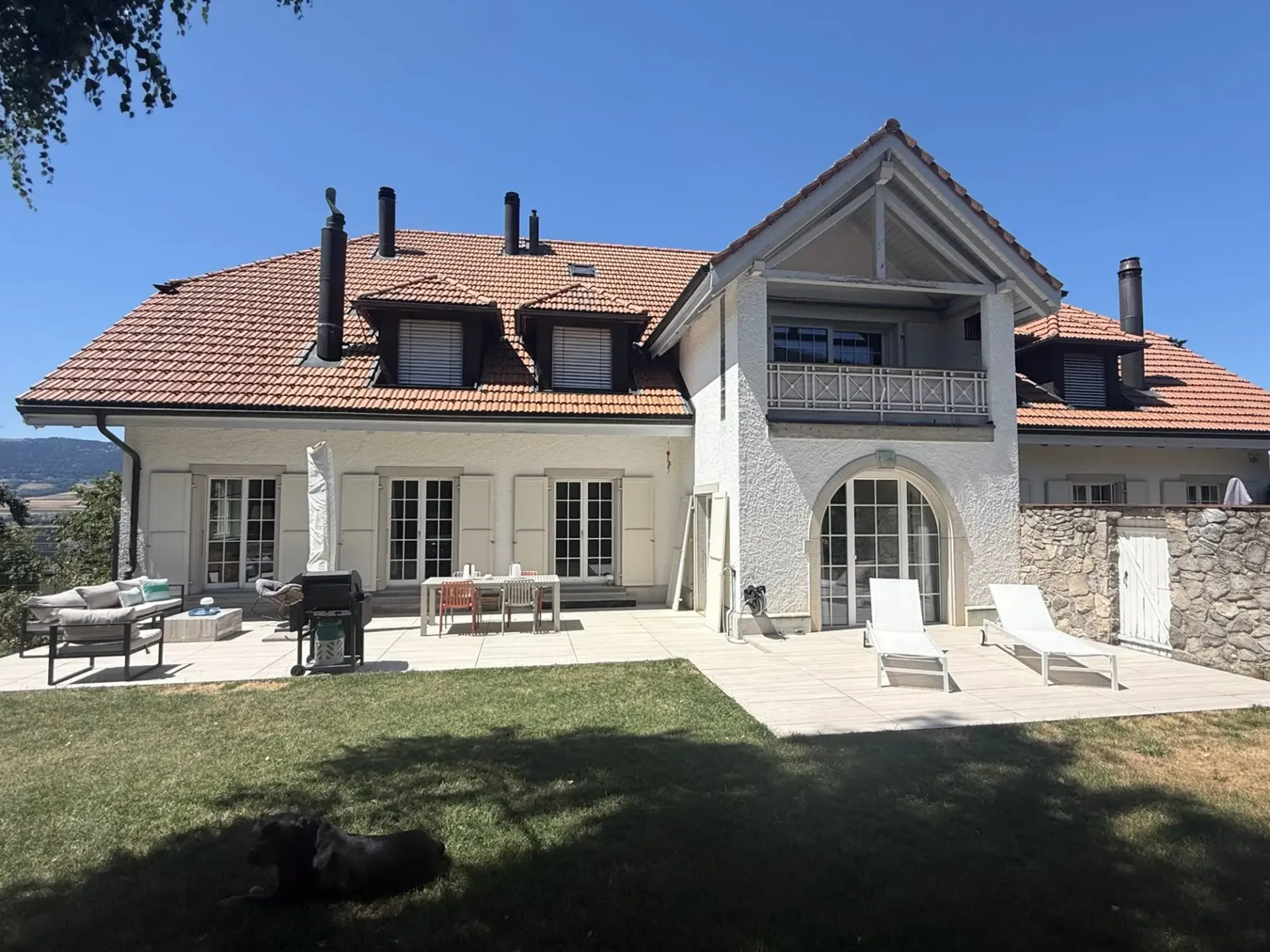Charmanter 5-Zimmer-Wohnung in Val-de-Ruz – Renoviert und hell