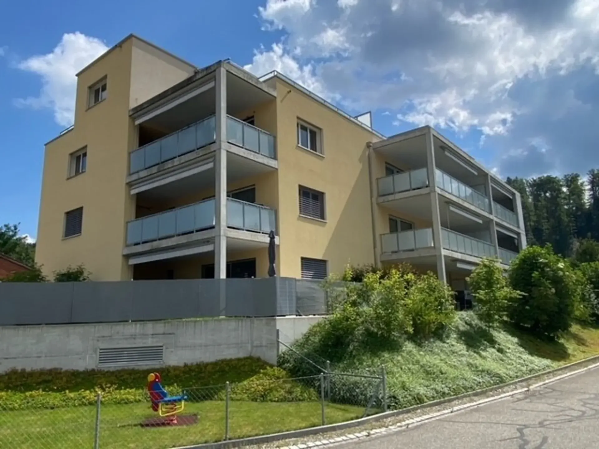 Moderne Wohnung mit zwei grossen Dachterrassen
