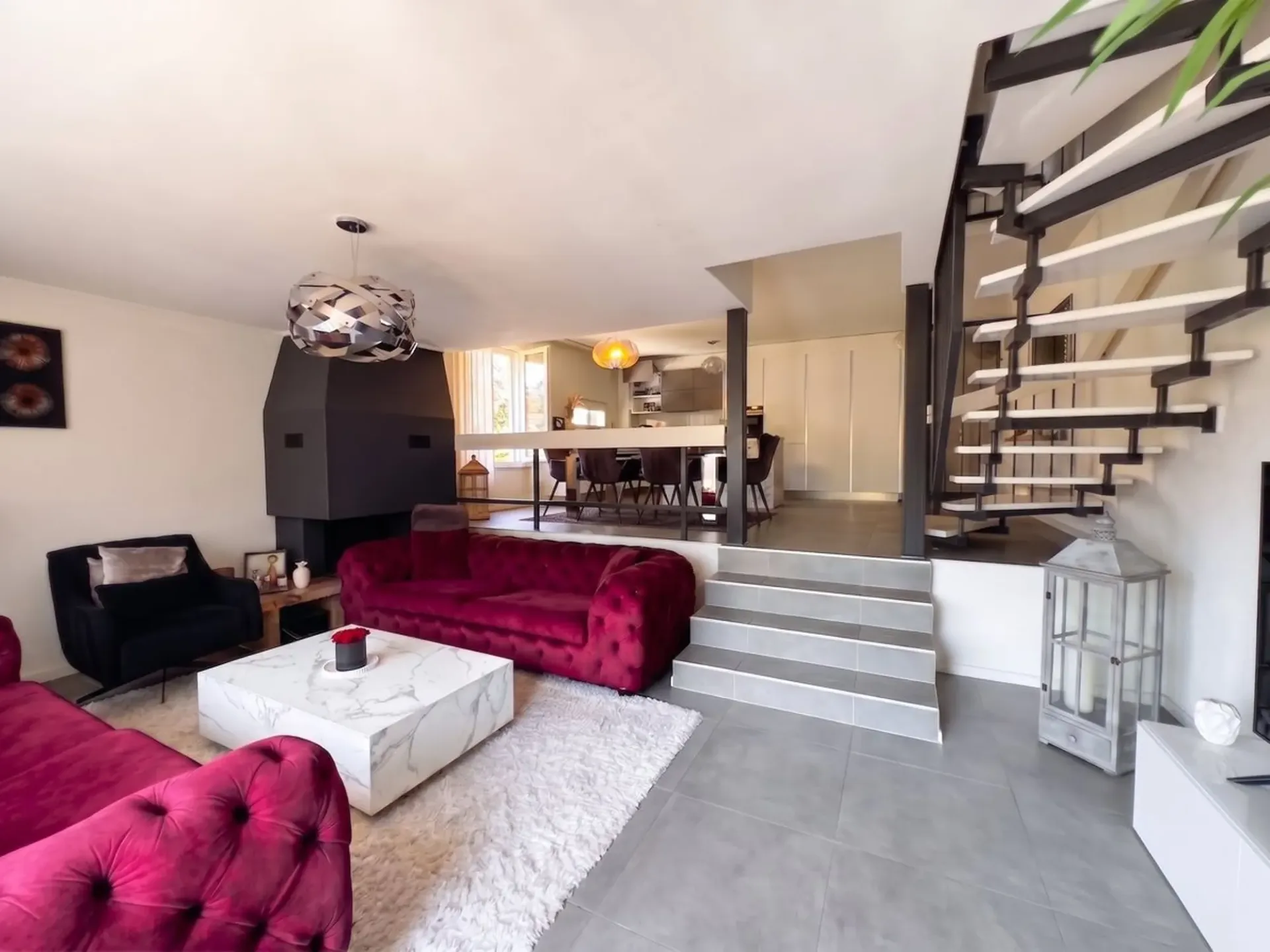 Selten! Renovierte Dachgeschoss-Triplex-Wohnung mit 6 Zimmern, nahe dem Zentrum