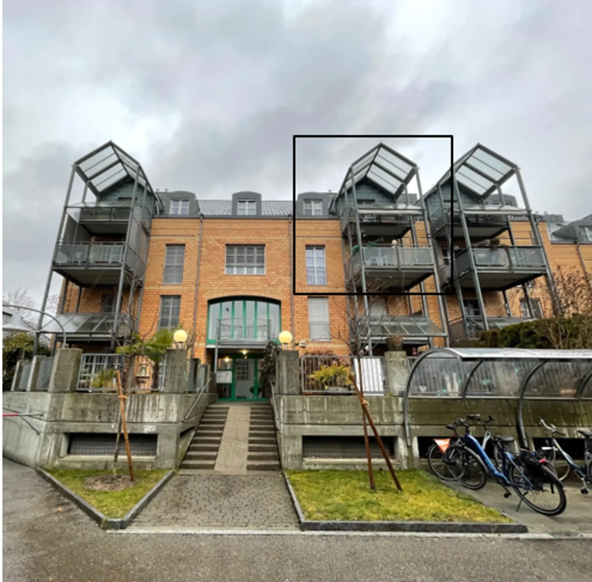 Helle, grosszügige 5.5-Zimmer-Maisonettewohnung mit 3 Parkplätzen an zentraler Lage in Burgdorf