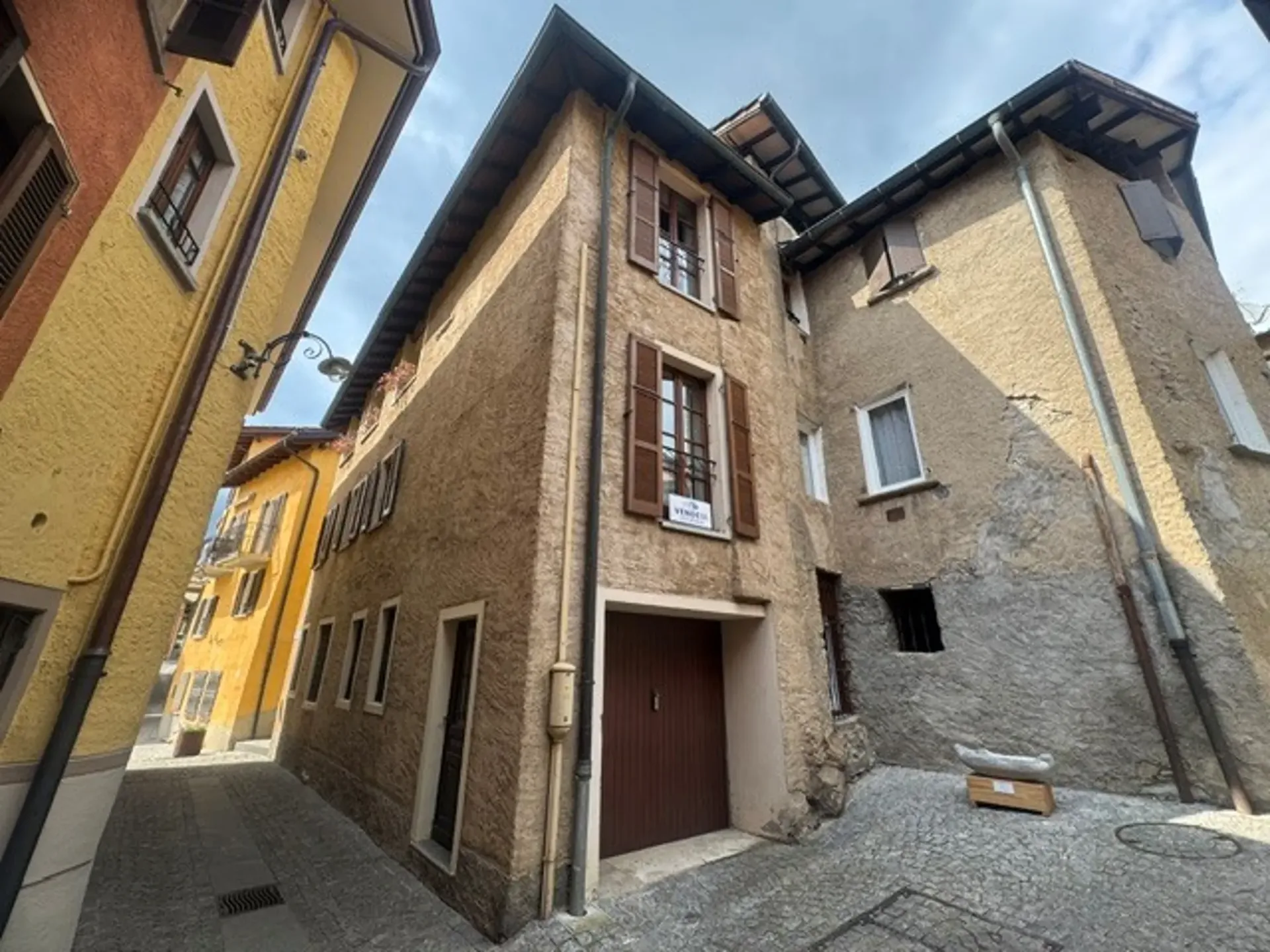 Canobbio/Lugano vendiamo casa unifamiliare di nucleo