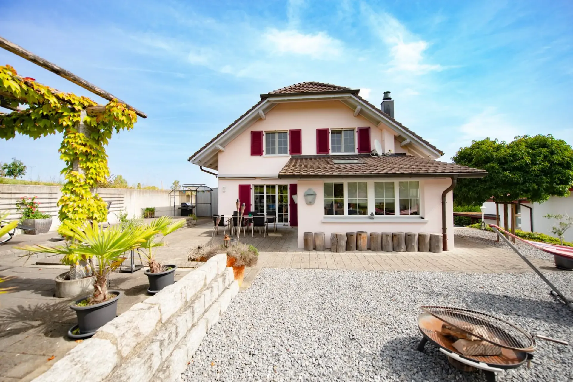 6.5-room single-family house with plenty of space and a far-reaching view
