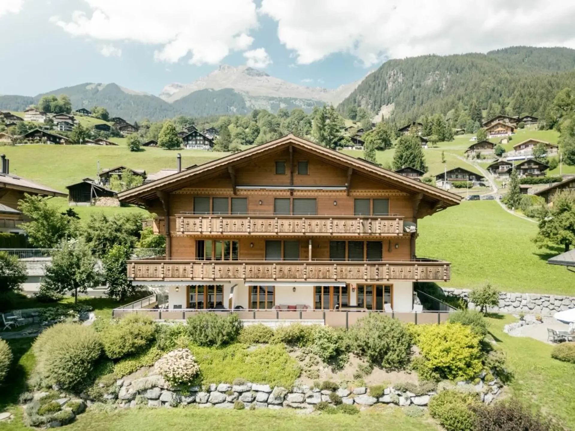 Terrassenwohnung mit Bergblick - 4.5-Zimmer-Erstwohnung im Chalet Aquila