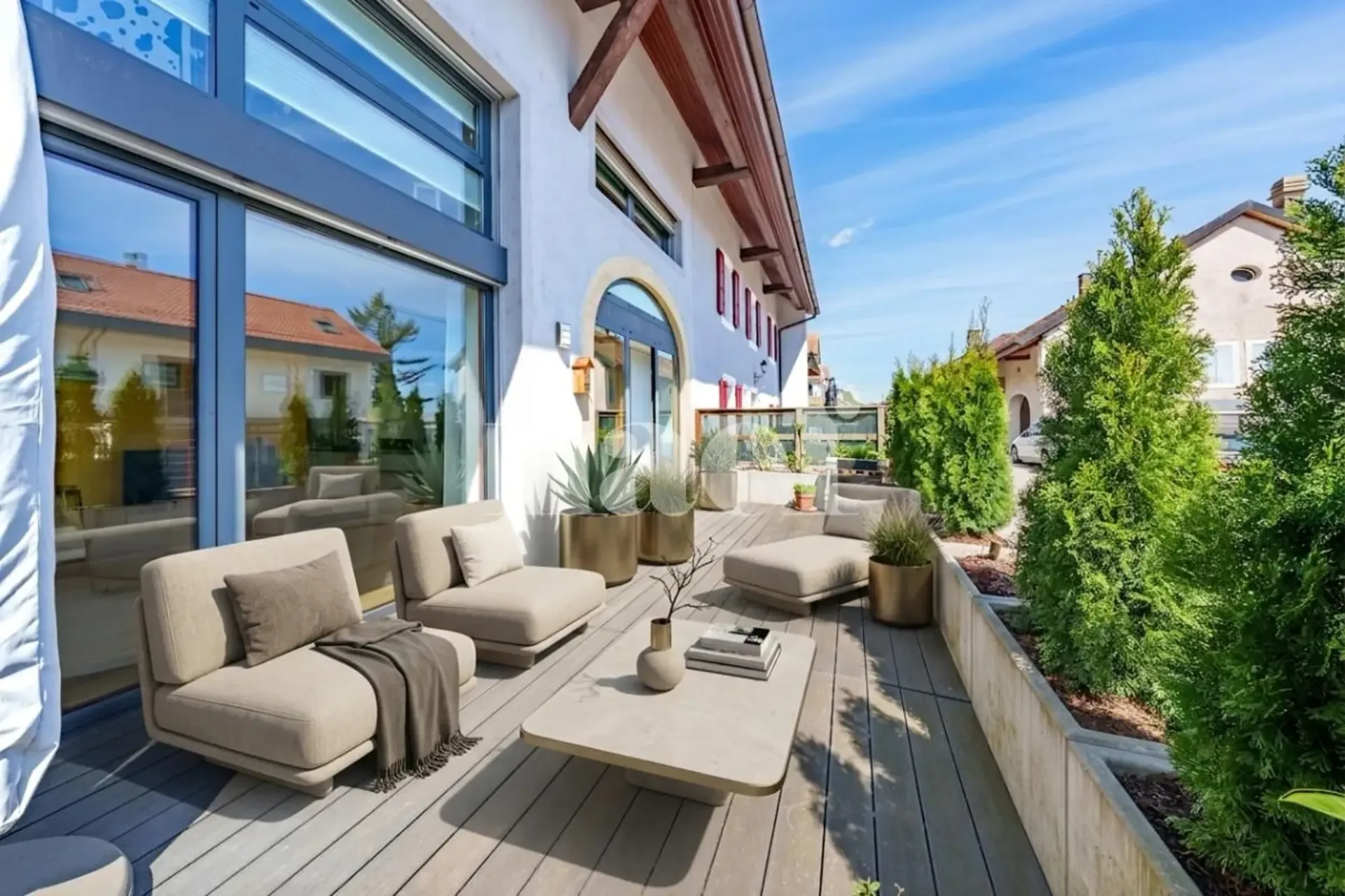 Helles und modernes 3.5-Zimmer-Apartment im Erdgeschoss mit großer Terrasse