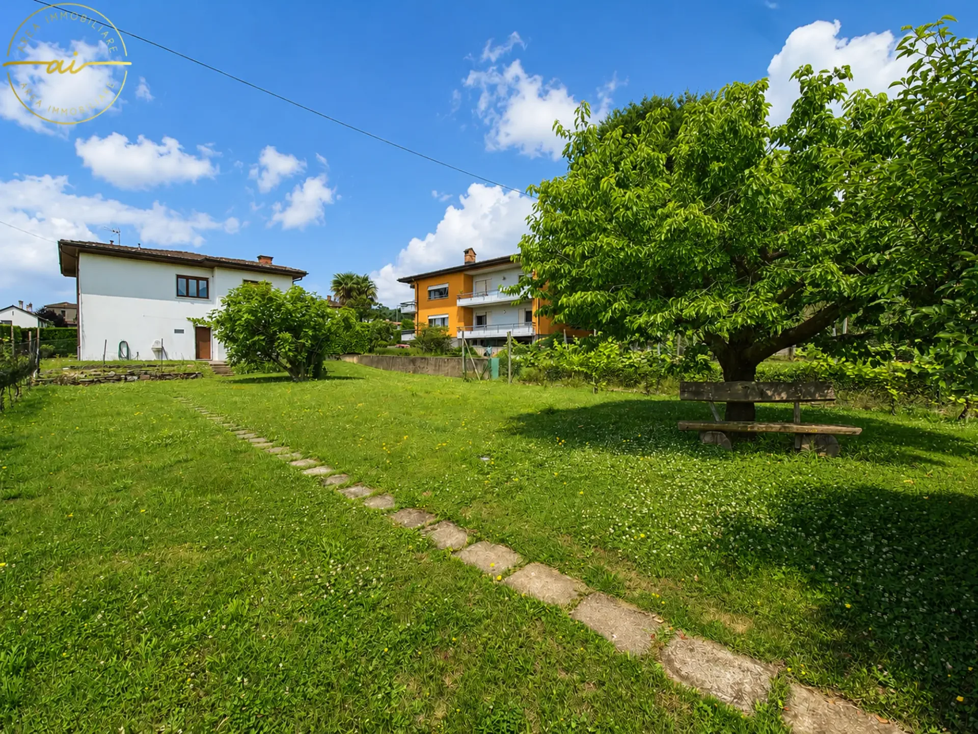Einfamilienhaus mit großem bebaubarem Grundstück