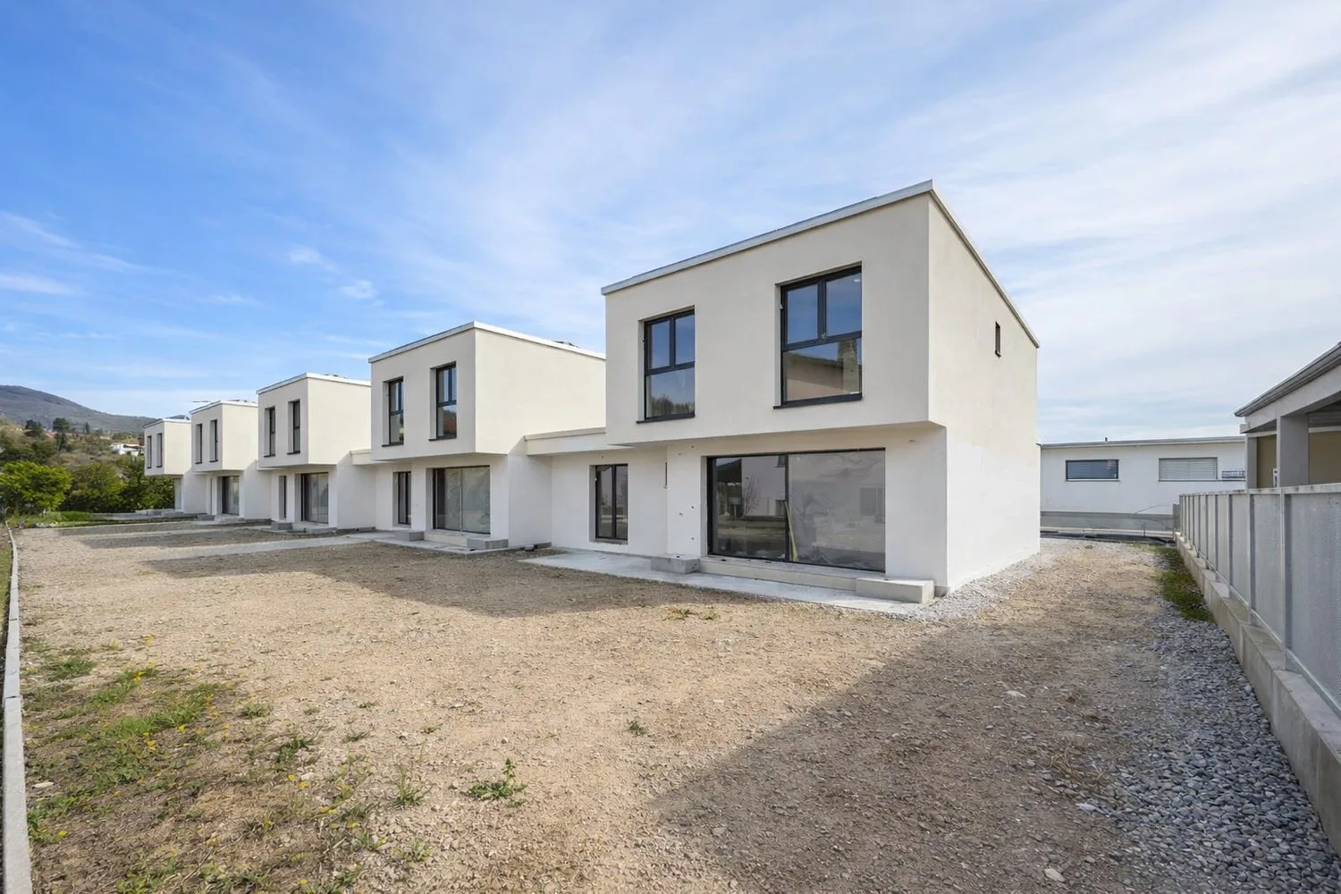 New family-sized house in Stabio