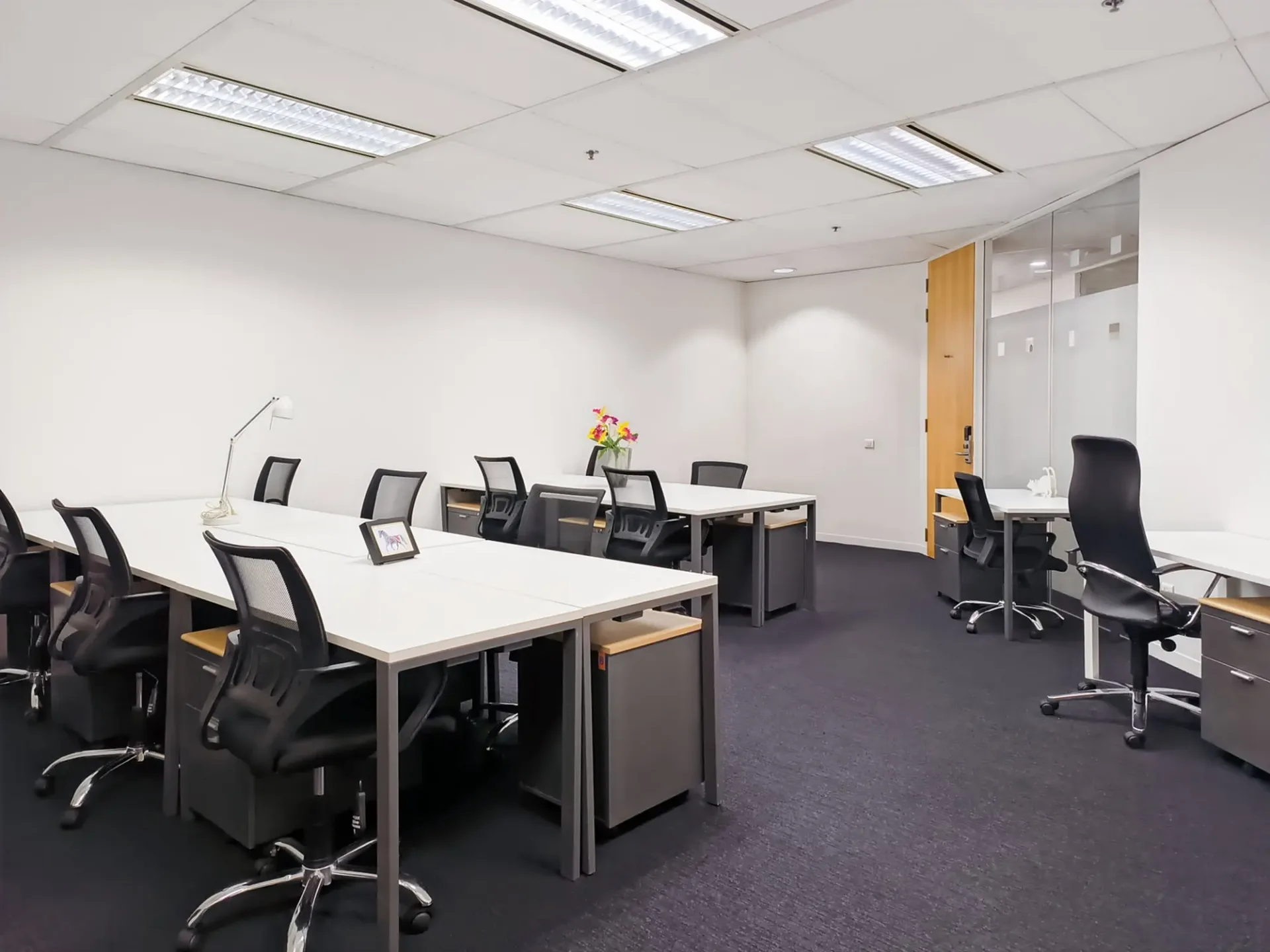 Privater Büroraum für 30 in Regus Main Station