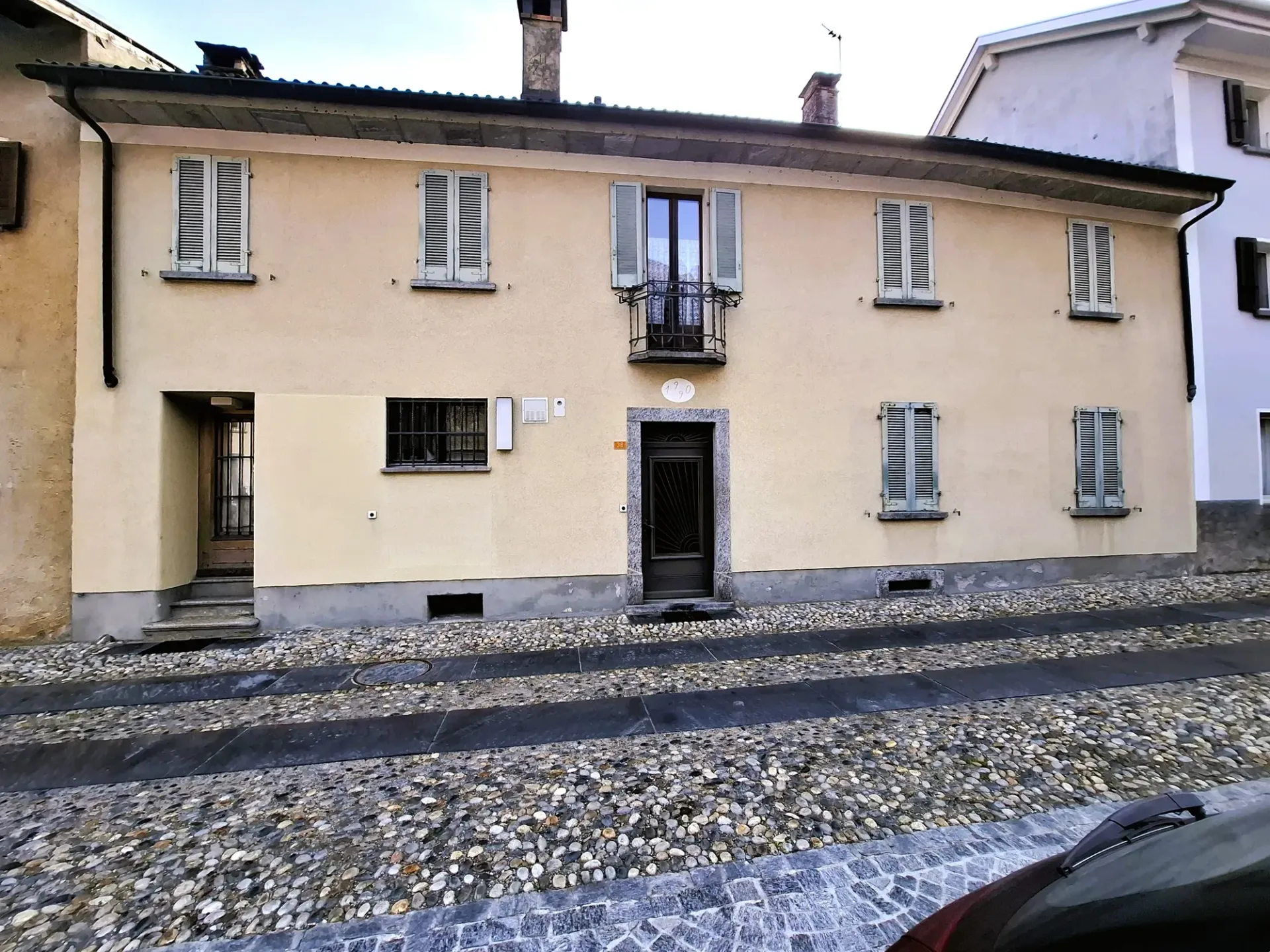 Einfamilien-/Zweifamilienhaus mit 4 Räumen in Avegno