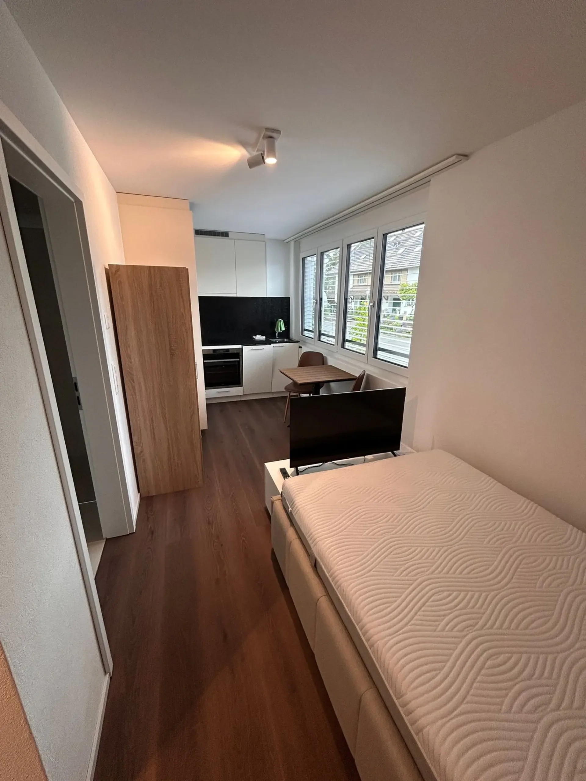 Möbliertes Studio-Apartment im Neubau – Russikon, Madetswilerstrasse 18