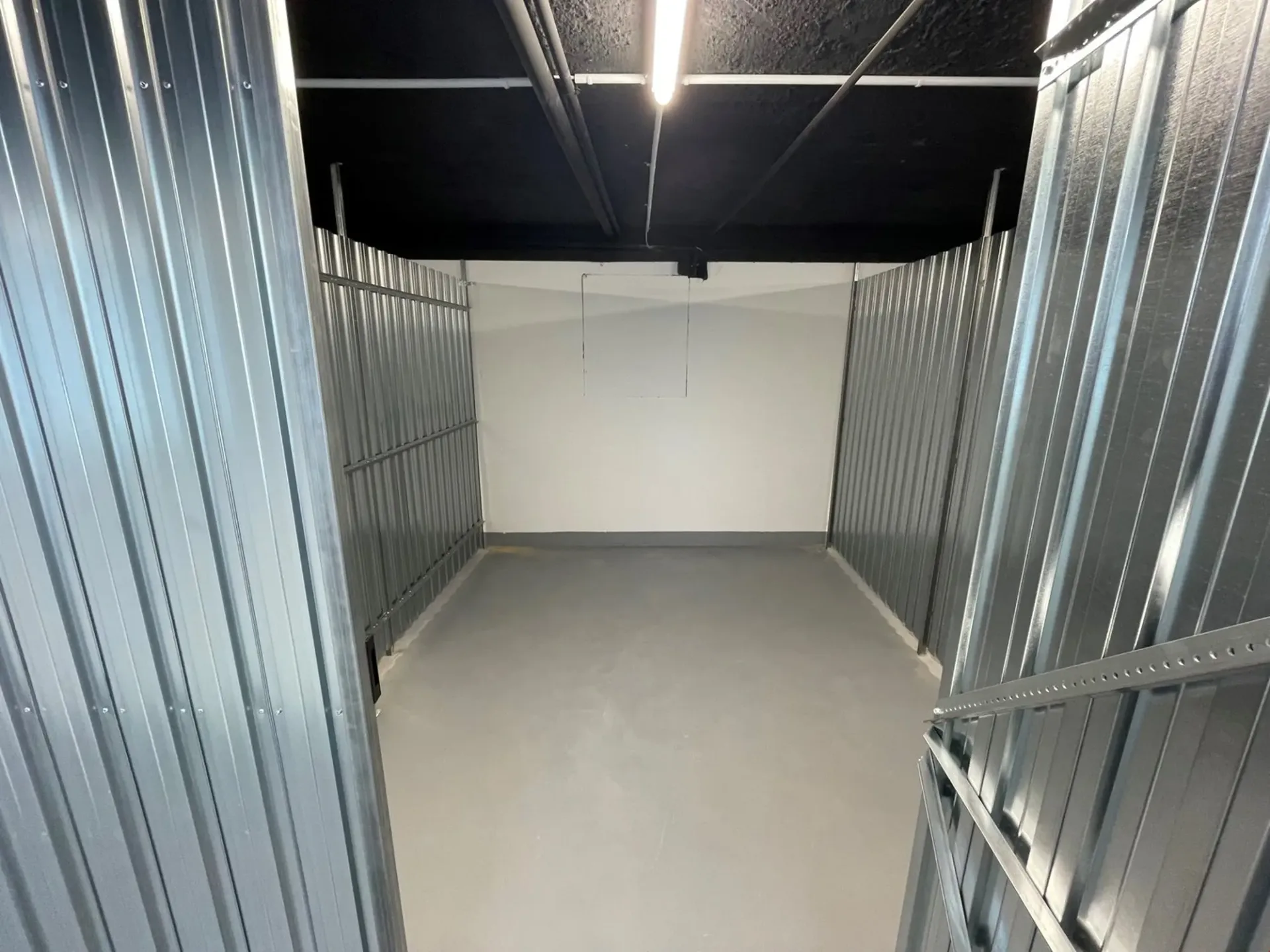 Magasin d'artisans/entrepôt en centre-ville à Hergiswil à louer