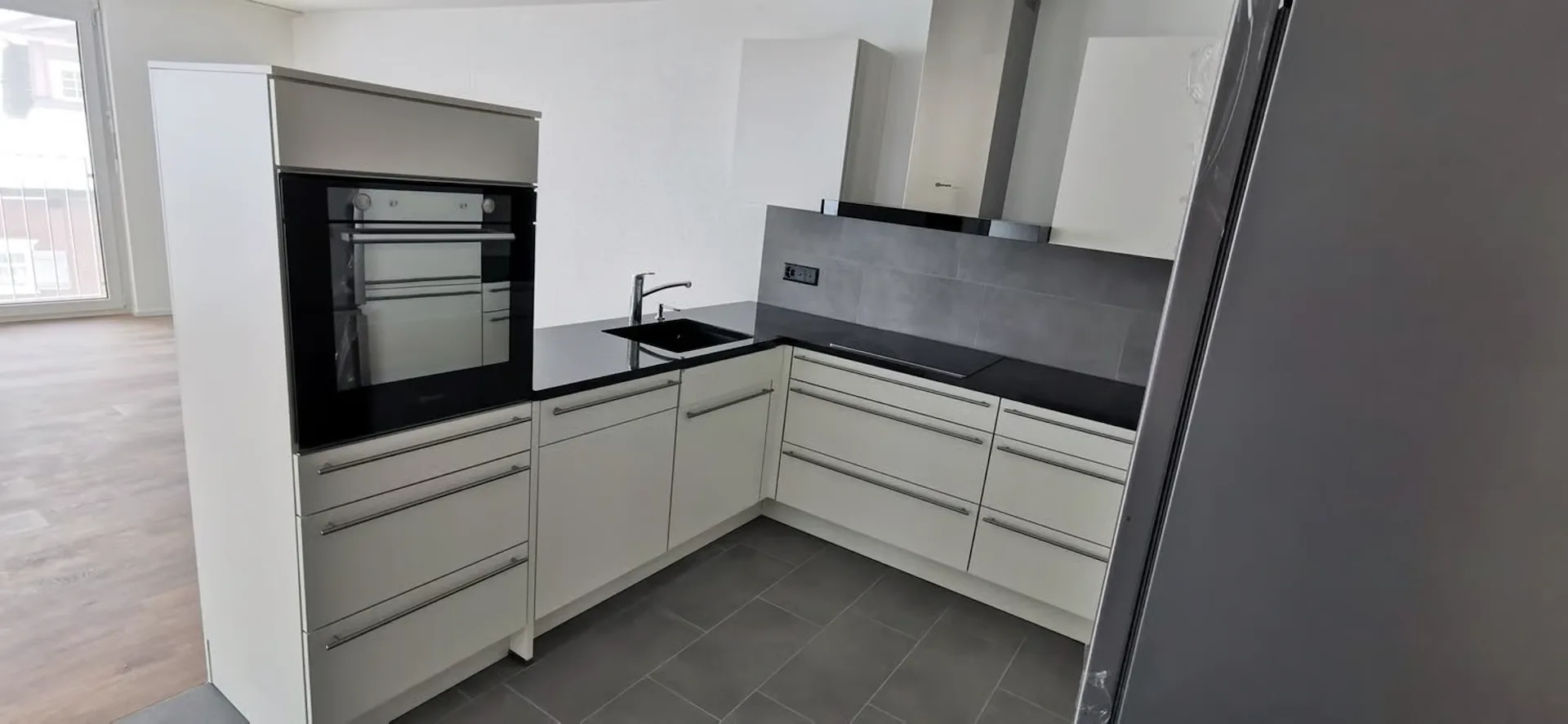 sehr attraktive und grosse, helle 3,5-Zimmerwohnung D02