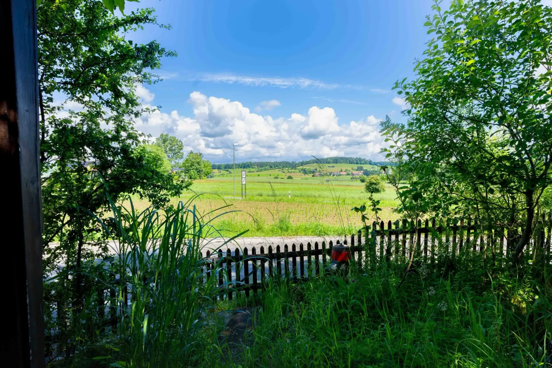 Modern, bright feel-good oasis with garden & fireplace in a sought-after location in Winterthur