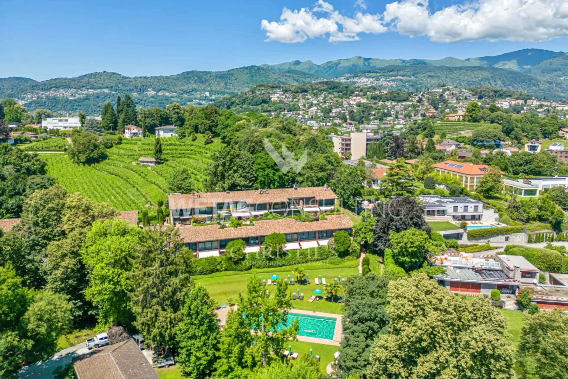 Lugano-Gentilino: elegante Attikawohnung mit Seeblick, im Rohbauzustand renoviert & im Grünen zu verkaufen