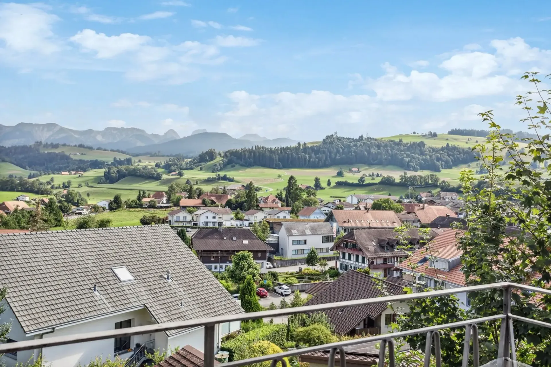 Komplett renovierte Wohnung in Riggi mit fantastischer Aussicht