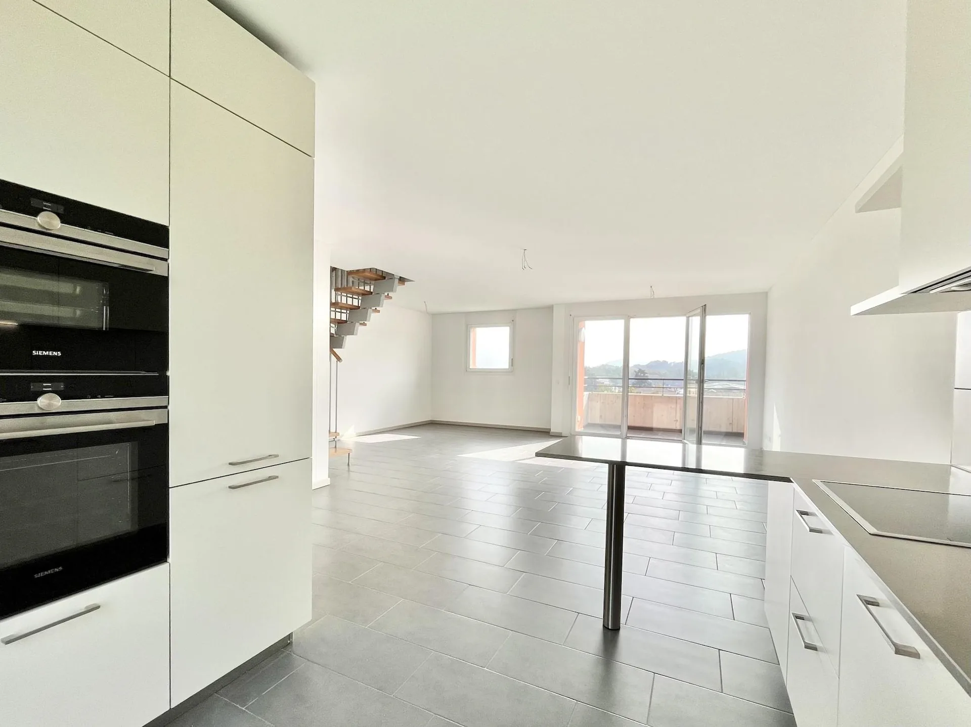 Moderne 4.5-Zimmer-Duplexwohnung mit Terrasse in Stabio