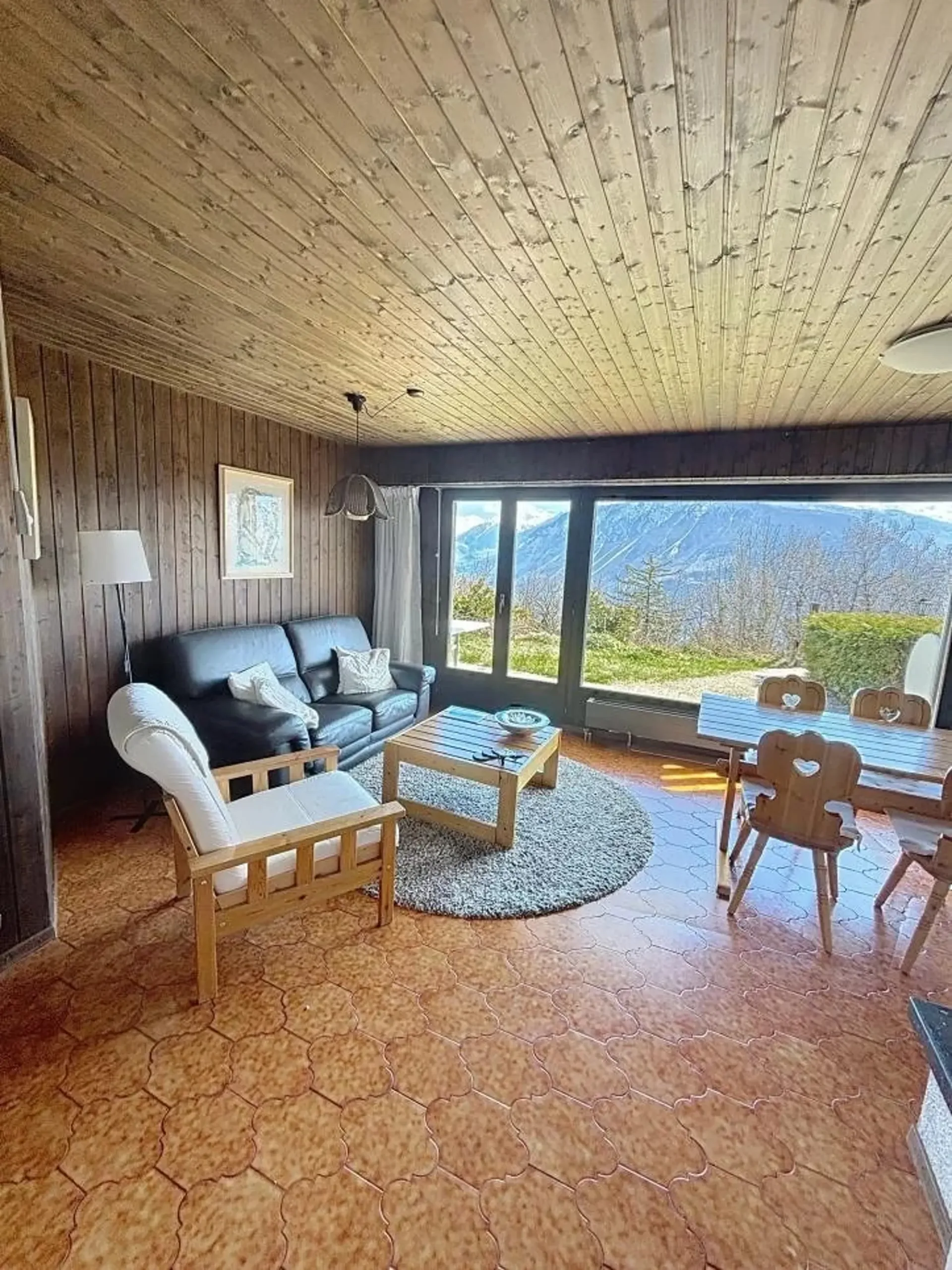 Charming semi-detached chalet with exceptional views and sunshine