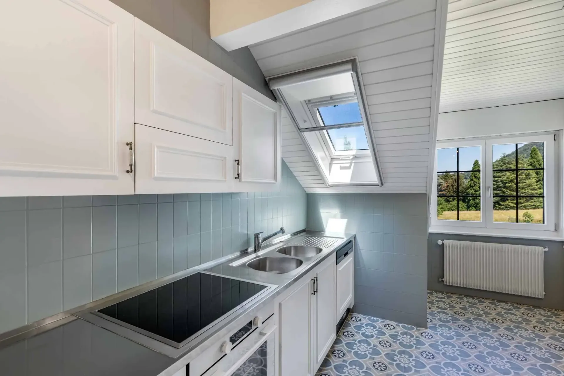 Ampio appartamento di 4.5 locali in zona tranquilla con vista lago