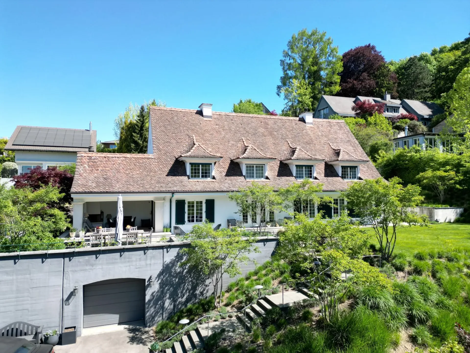 Exklusive Villa in Riehen – Grosszügiges Wohnen auf höchstem Niveau (mit Lift)