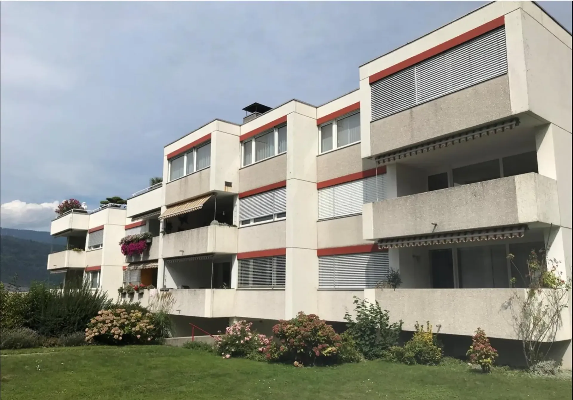 Helle 4.5-Zimmer-Wohnung mit grosszügigem Balkon an zentraler Lage in Ipsach