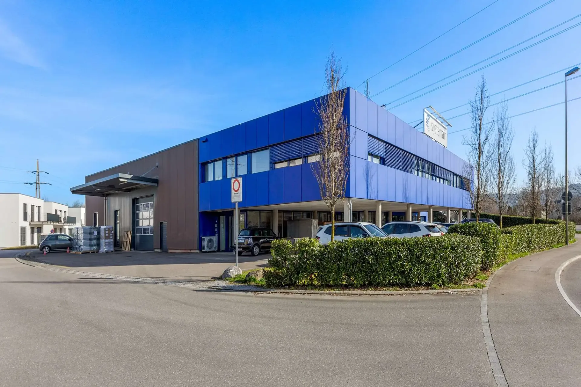 Vollvermietete Gewerbeliegenschaft an attraktiver und gut angebundener Lage in Buchs ZH
