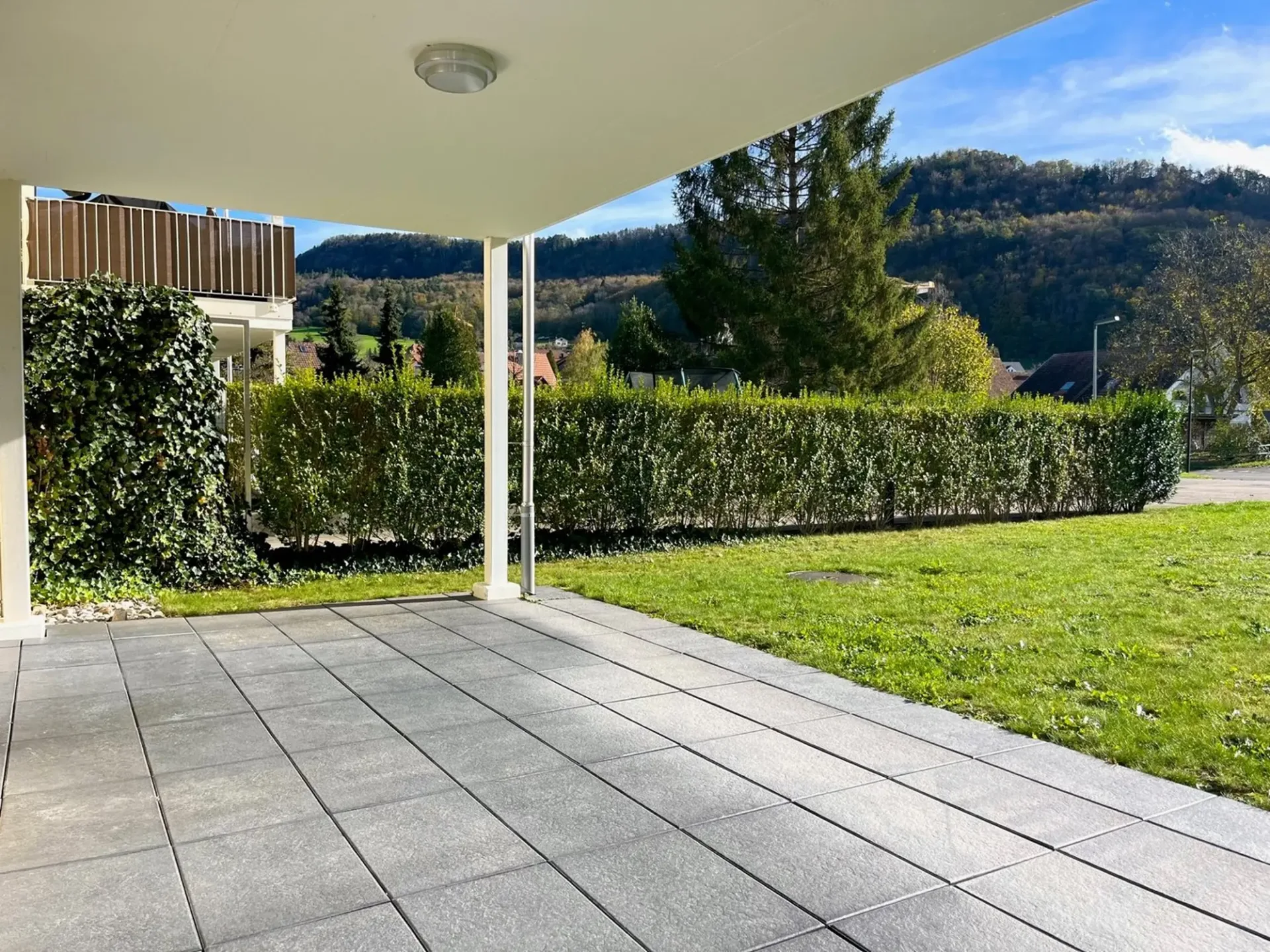 Grosszügige, moderne Wohnung mit sonnigem Gartensitzplatz