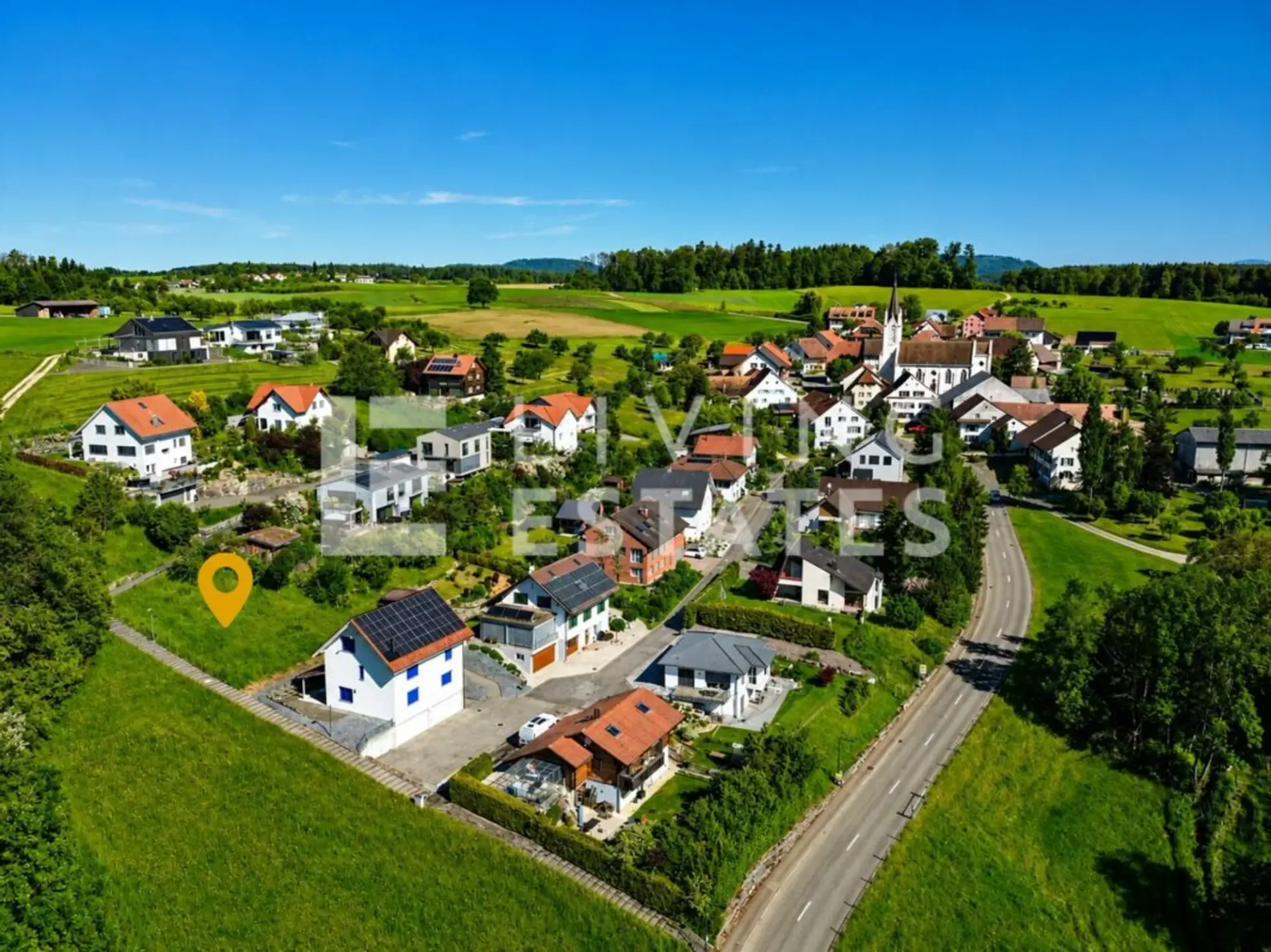 BAULAND MIT WEITBLICK UND NATURVERBUNDENHEIT