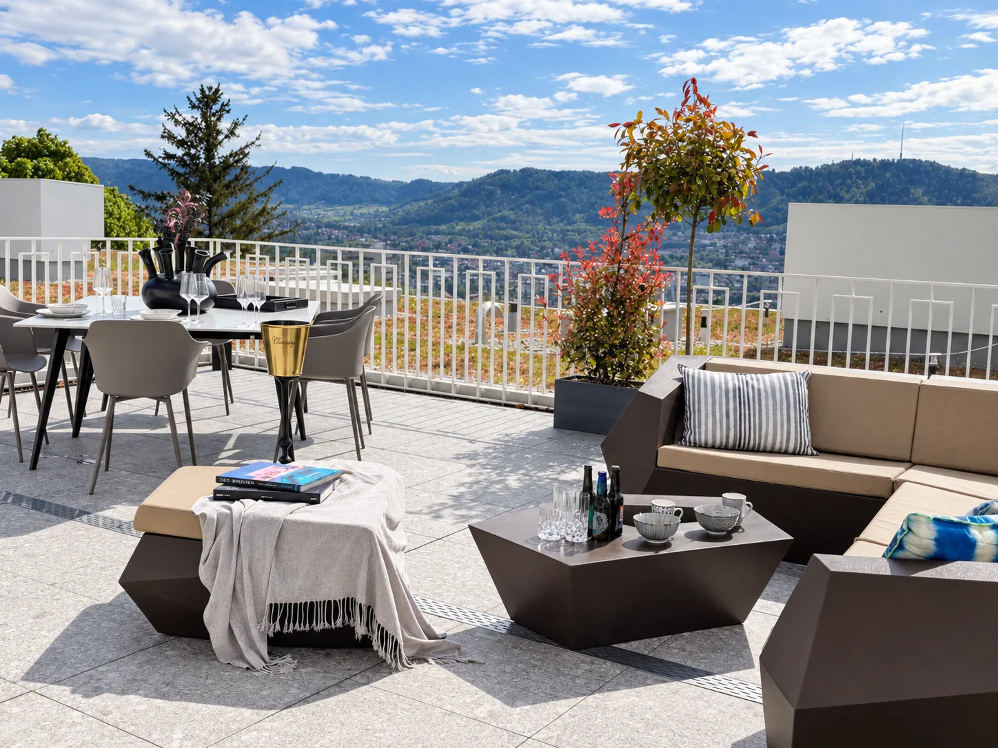 PRECIOUS PENTHOUSE LIVING – ÜBER DEN DÄCHERN ZÜRICHS