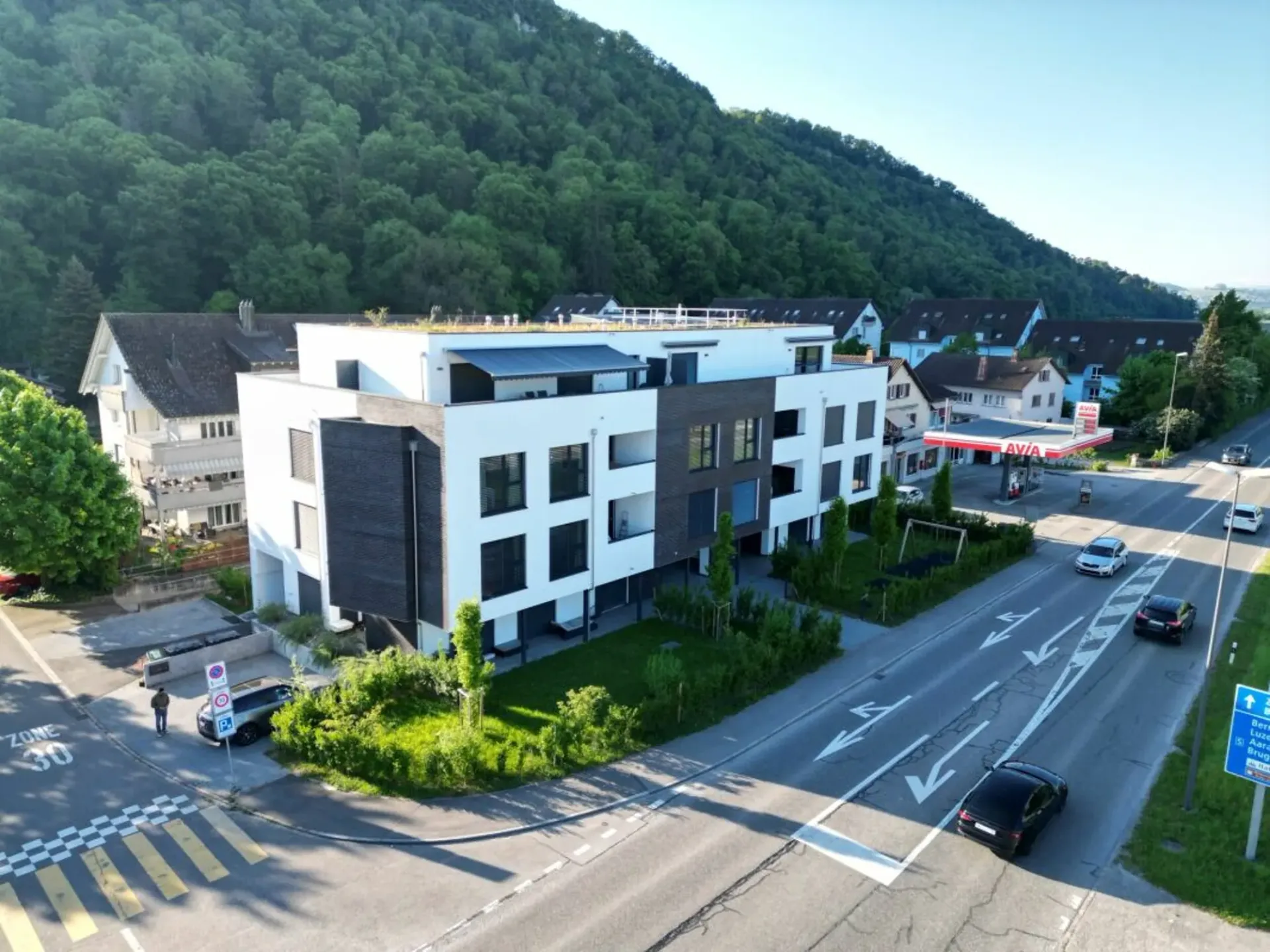 Helle und grosszügige Wohnung mit stilvollem Parkettboden