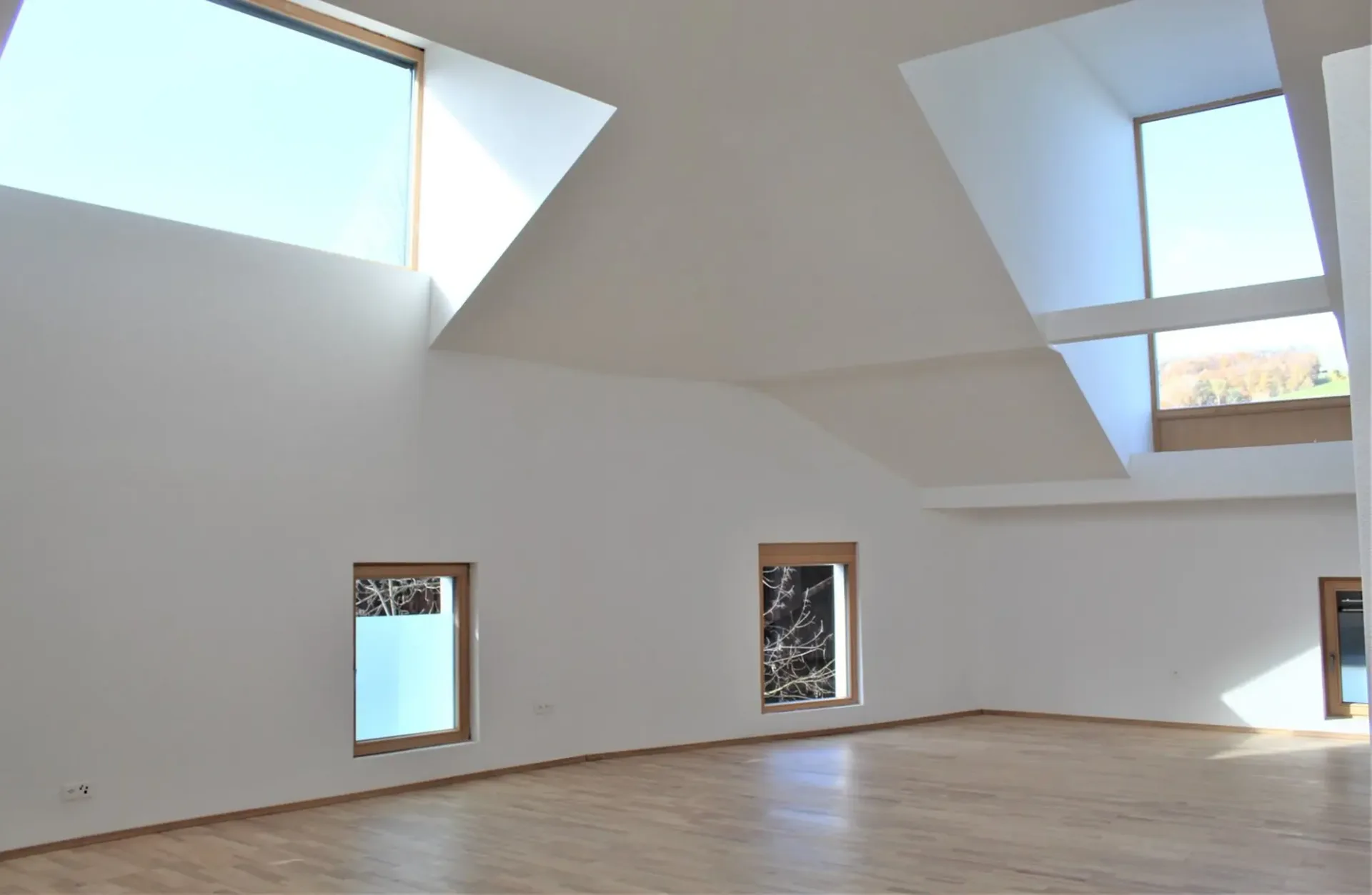 Moderne 4.5-Zimmer-Maisonette-Wohnung in Beinwil am See – sofort verfügbar