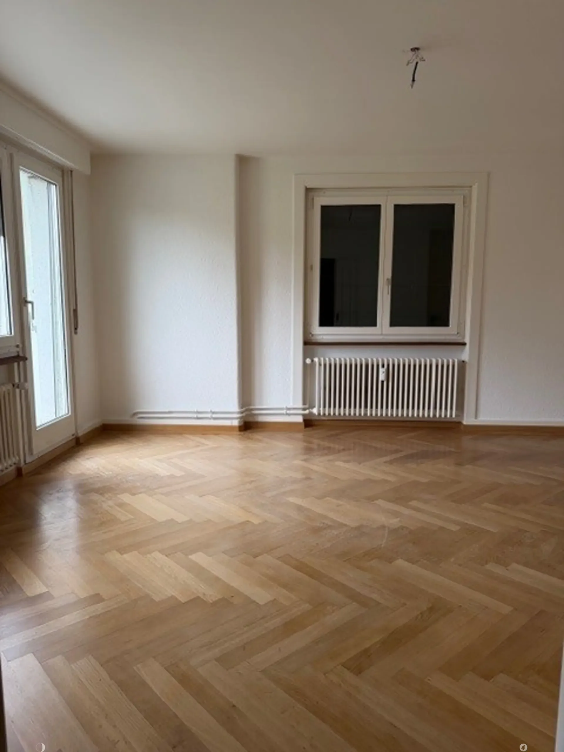 Charmante 4-Zimmer-Altbauwohnung mit Balkon und Seeblick in Biel