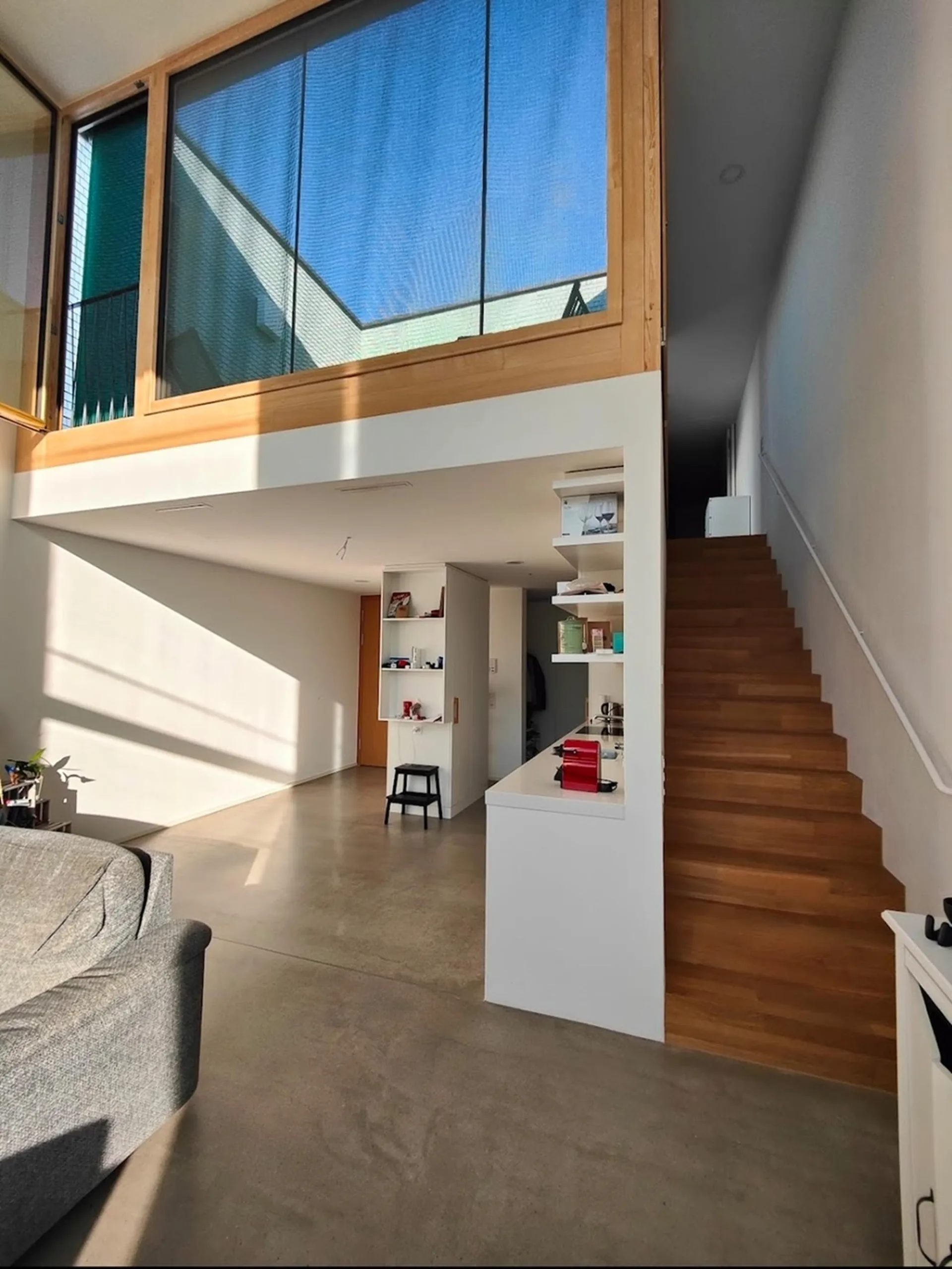 1 Monat Gratis! Grosszügige 2.5-Zimmer-Maisonette mit Loft-Charakter