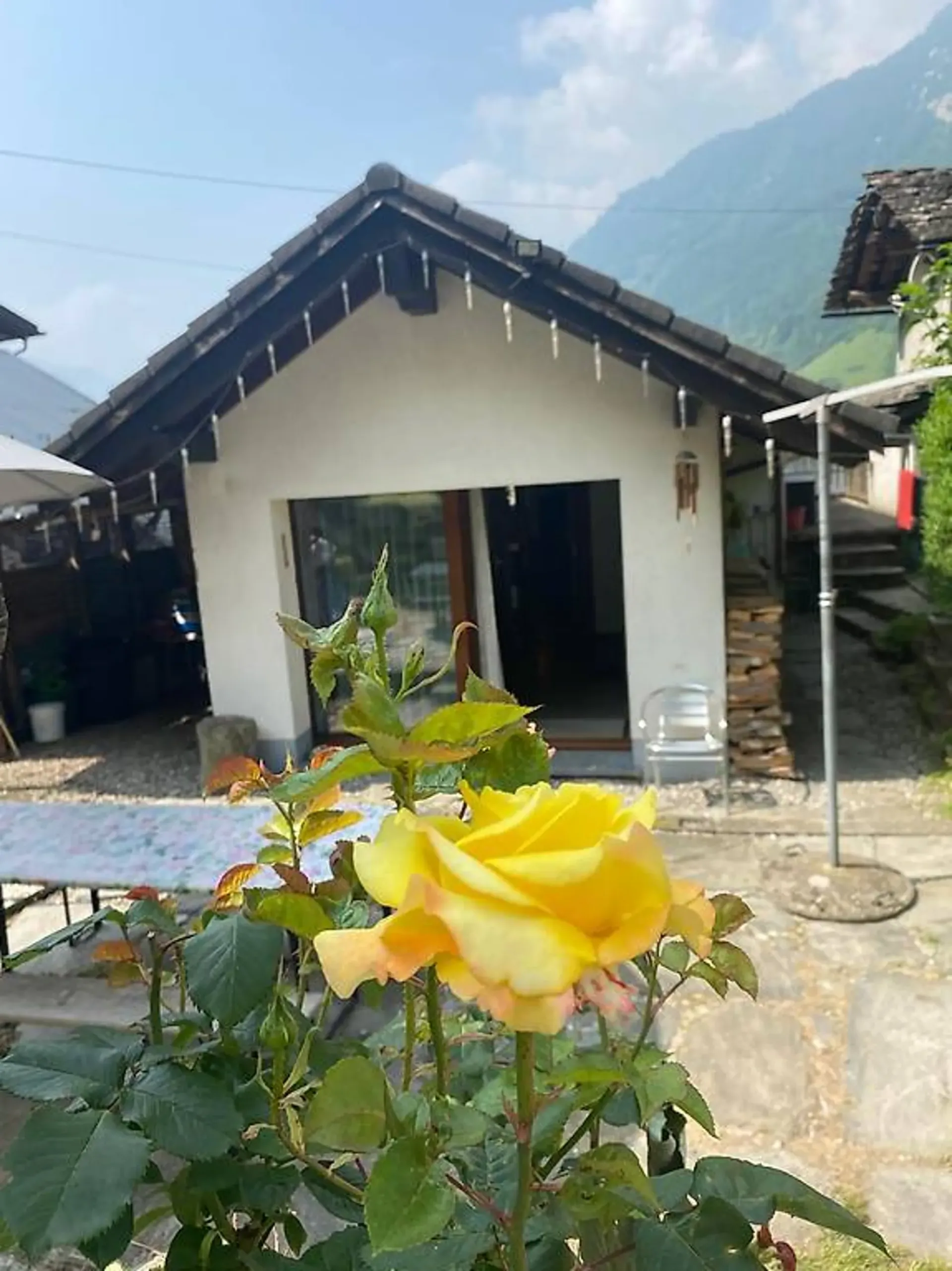 Mesocco, Andergia Einfamilienhaus mit angeschlossenem Rustico