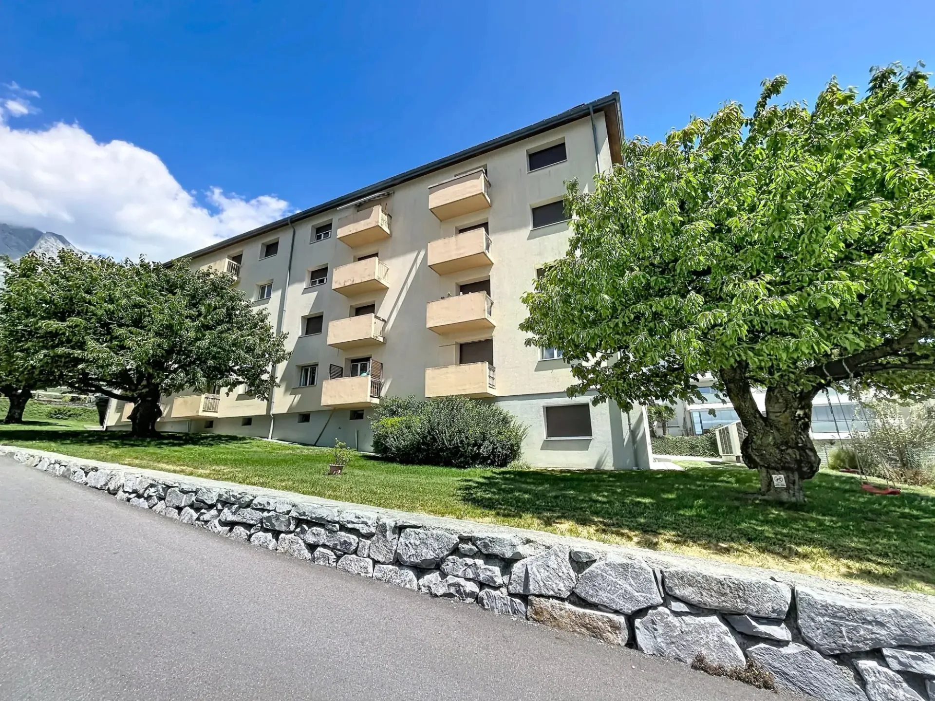 Four-room apartment in a quiet location with a beautiful view