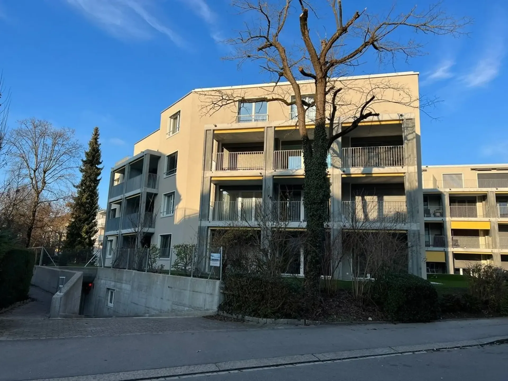 Einstellplätze in Tiefgarage zu vermieten