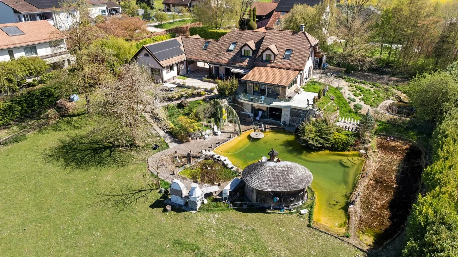 Daillens - Außergewöhnliches Anwesen mit Indoor-Pool, Gästehaus und Park mit über 6.000 m²