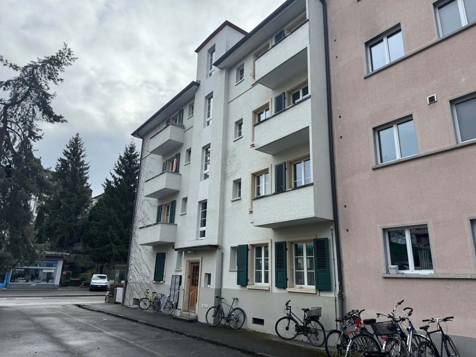 Charmant appartement 3.5 pièces dans un immeuble ancien avec balcon