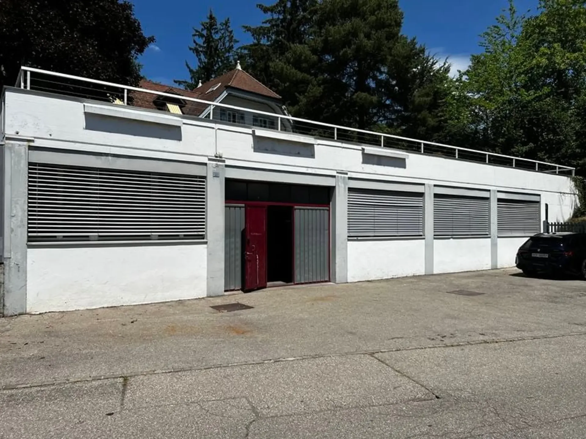 Lokal mit großem Lager und Büro