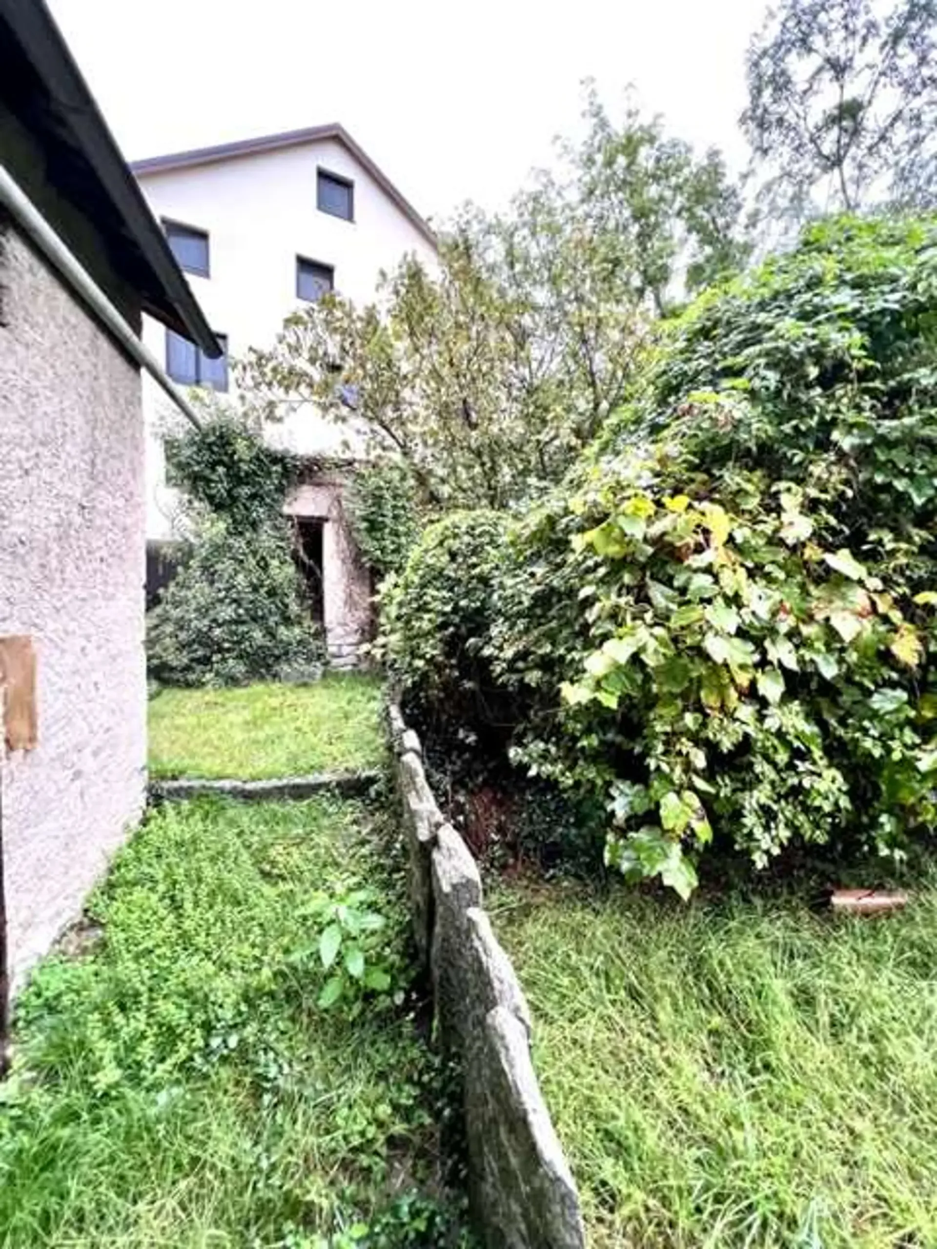Geräumiges Tessiner Haus mit 6,5 Zimmern und Garten
