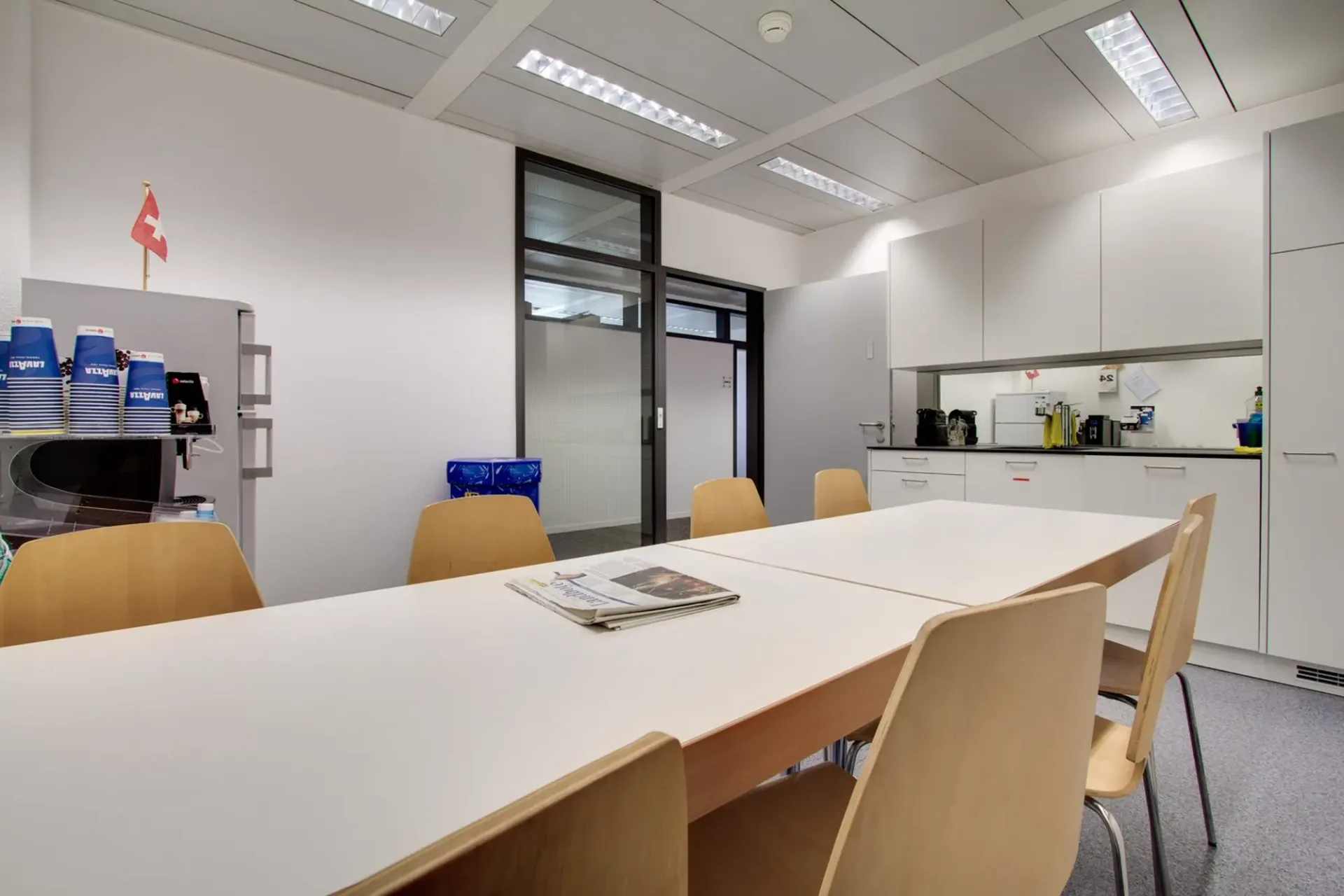 Helles Büro im 4. OG in Dübendorf – sofort verfügbar