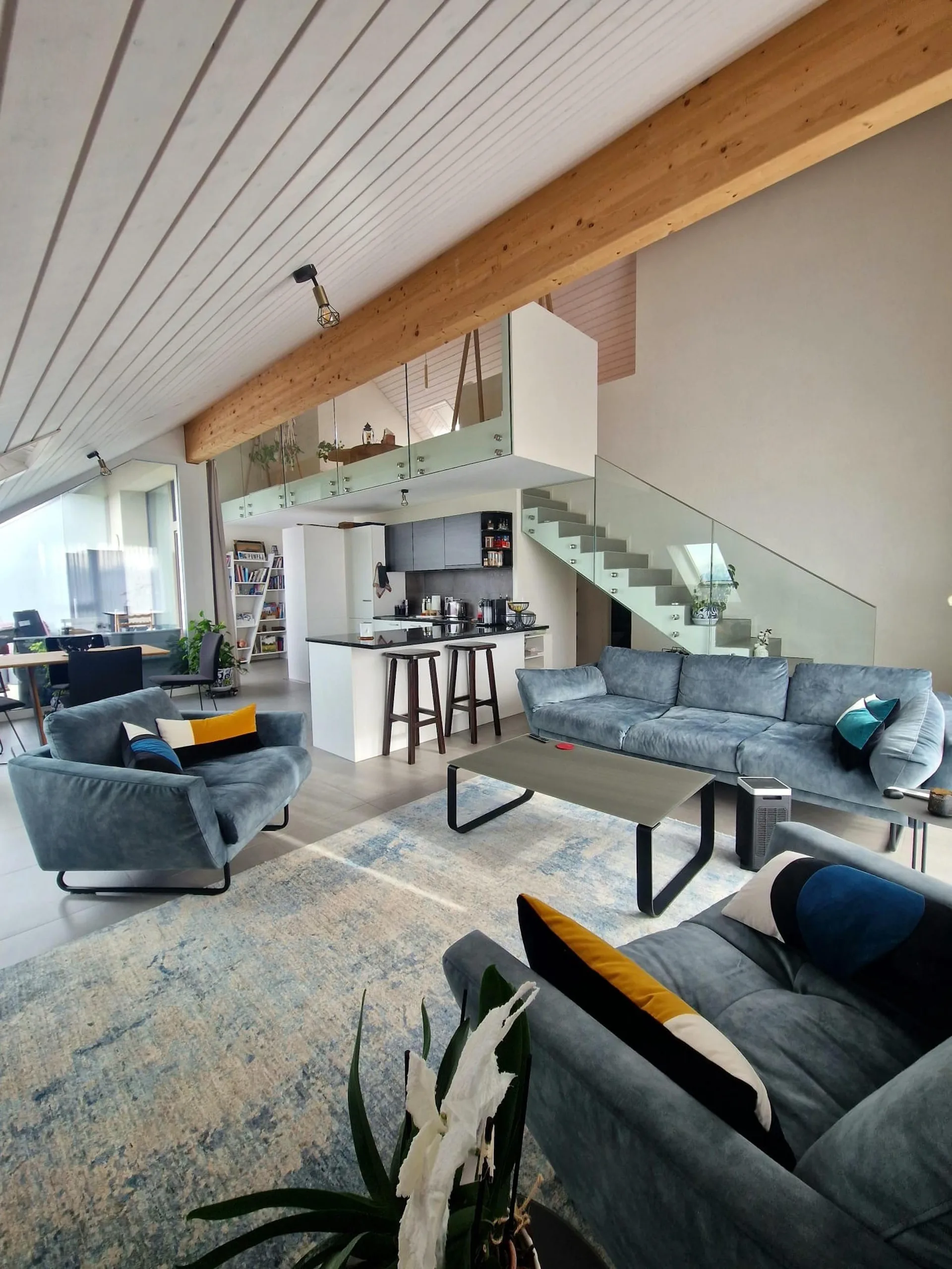 Schönes neuwertiges 3.5-Zimmer-Duplex mit teilweisem Seeblick