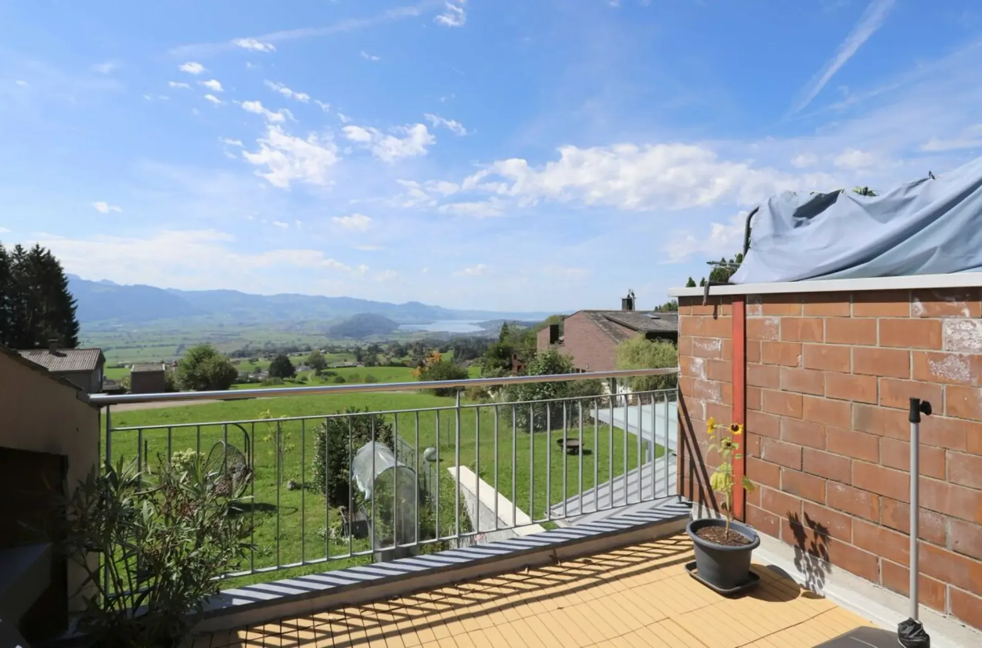 Dachwohnung mit See- und Bergsicht