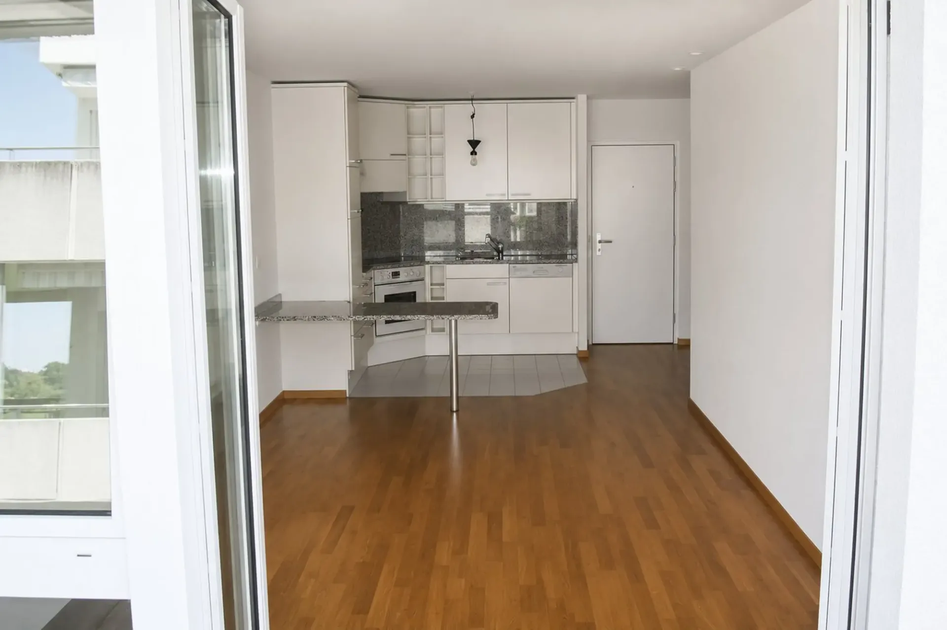 Appartement 2 pièces au 1er étage avec terrasse à Kloten à louer