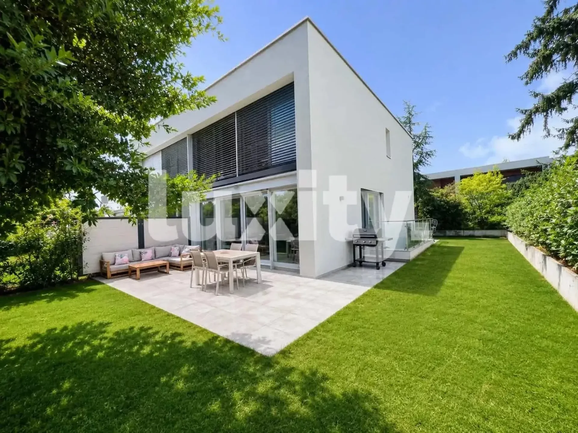 Contemporänes Familienhaus mit großem Garten