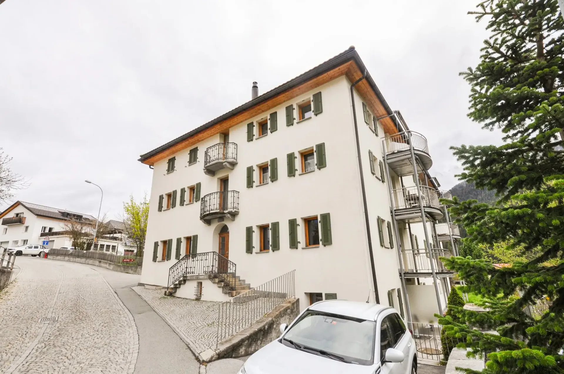 Charmante 3.5-Zimmer-Wohnung in idyllischer Berglandschaft von Scuol