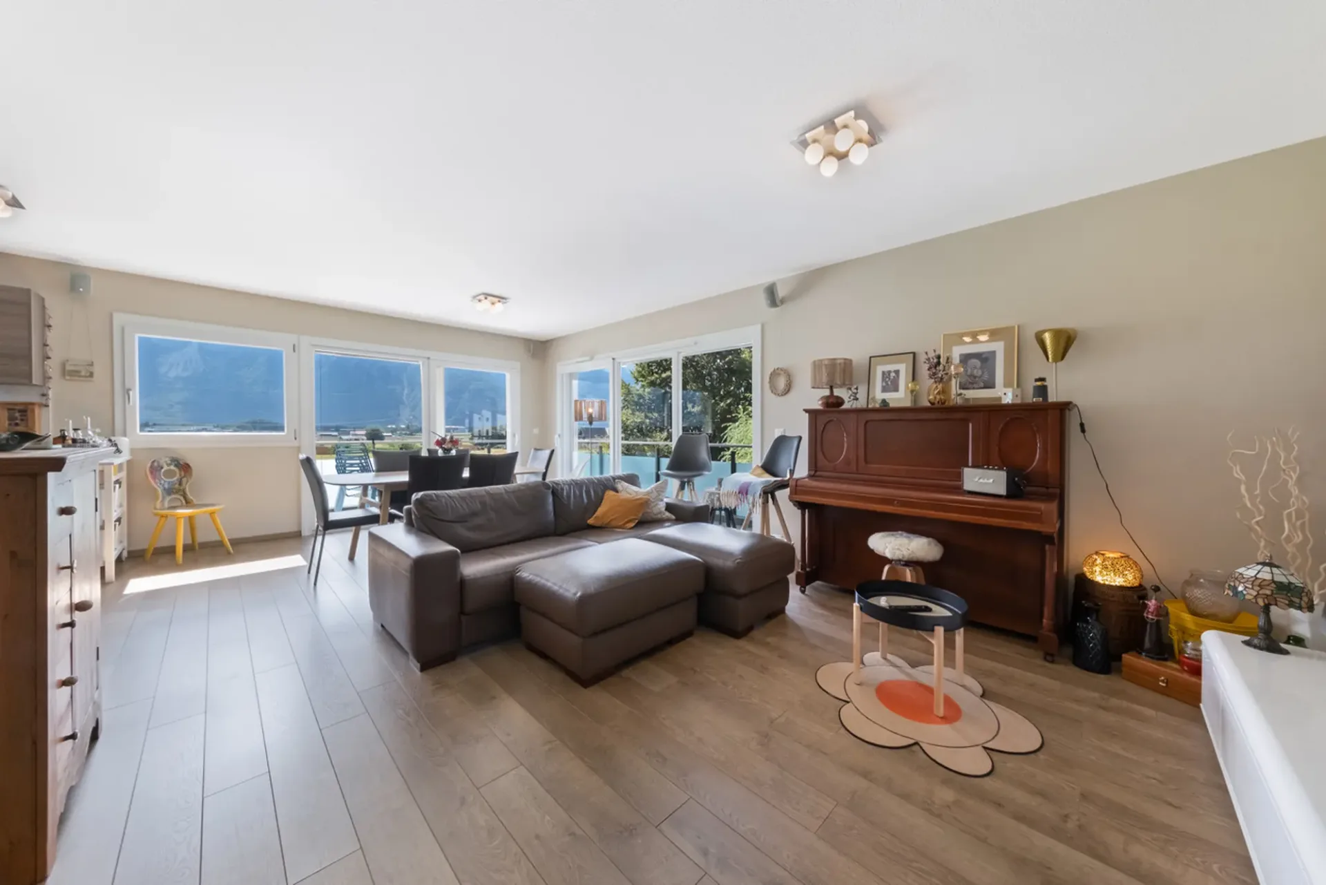 WOHNUNG MIT 4,5 ZIMMERN - PANORAMABLICK - GARAGE - EXKLUSIV